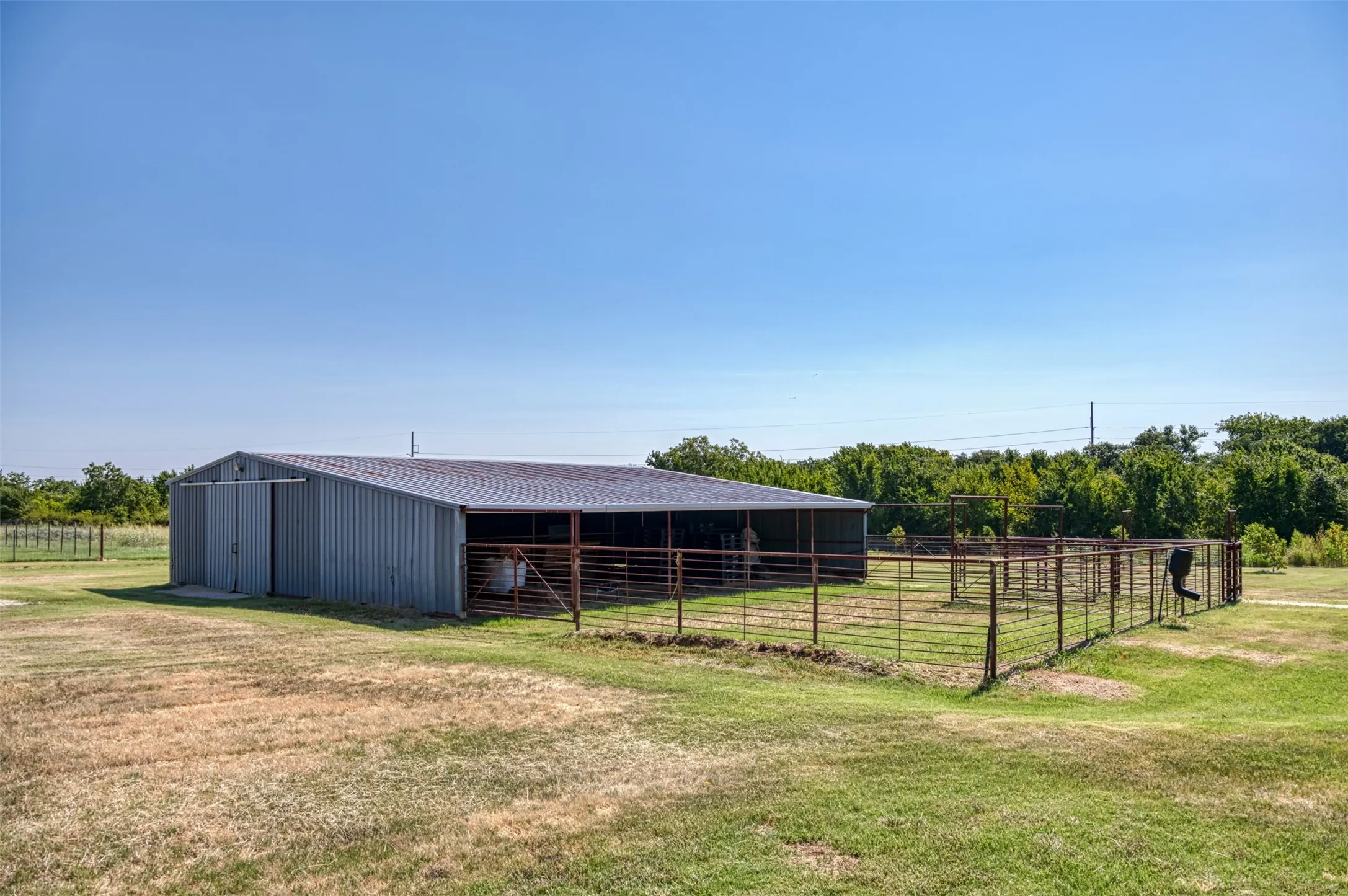 Single Family Residence For Sale in Parker County , 489 Pine Road, Poolville, Texas 76487, 3 Bedroom, 3 Bathroom, 2 Garage spaces, 2,563 Sqft, built in 1972, mls#21348330, Real Estate Agent in Poolville, Homes For Sale in Parker county, Homes For Sale in Poolville, Realtor in Poolville Texas, Real Estate Brokerage Independent Realty Texas, Luminita Cordes Realtor