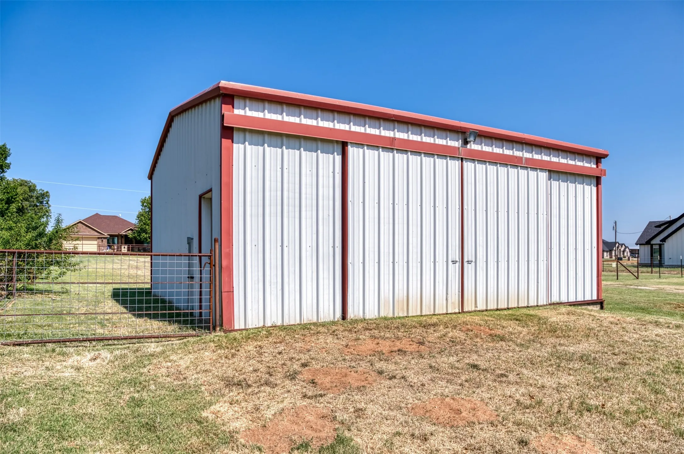 Single Family Residence For Sale in Parker County , 489 Pine Road, Poolville, Texas 76487, 3 Bedroom, 3 Bathroom, 2 Garage spaces, 2,563 Sqft, built in 1972, mls#21348330, Real Estate Agent in Poolville, Homes For Sale in Parker county, Homes For Sale in Poolville, Realtor in Poolville Texas, Real Estate Brokerage Independent Realty Texas, Luminita Cordes Realtor