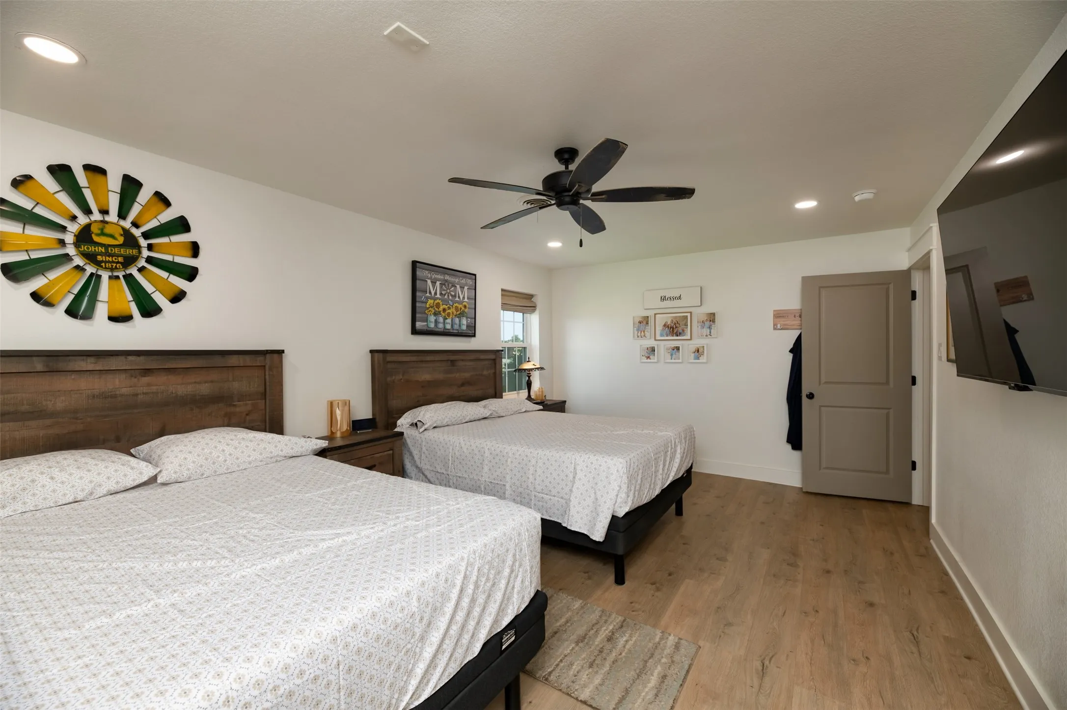 Single Family Residence For Sale in Parker County , 489 Pine Road, Poolville, Texas 76487, 3 Bedroom, 3 Bathroom, 2 Garage spaces, 2,563 Sqft, built in 1972, mls#21348330, Real Estate Agent in Poolville, Homes For Sale in Parker county, Homes For Sale in Poolville, Realtor in Poolville Texas, Real Estate Brokerage Independent Realty Texas, Luminita Cordes Realtor