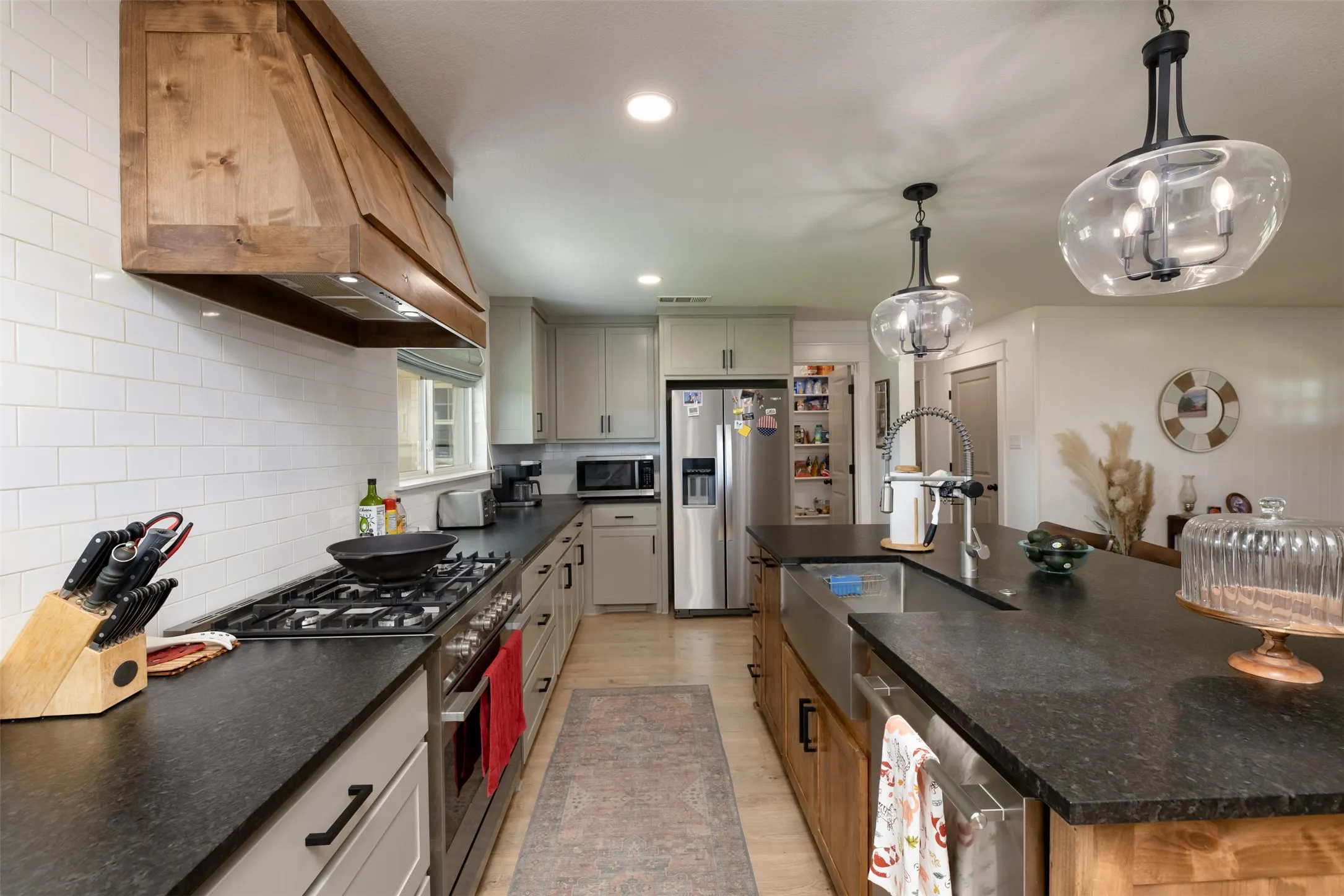 Single Family Residence For Sale in Parker County , 489 Pine Road, Poolville, Texas 76487, 3 Bedroom, 3 Bathroom, 2 Garage spaces, 2,563 Sqft, built in 1972, mls#21348330, Real Estate Agent in Poolville, Homes For Sale in Parker county, Homes For Sale in Poolville, Realtor in Poolville Texas, Real Estate Brokerage Independent Realty Texas, Luminita Cordes Realtor