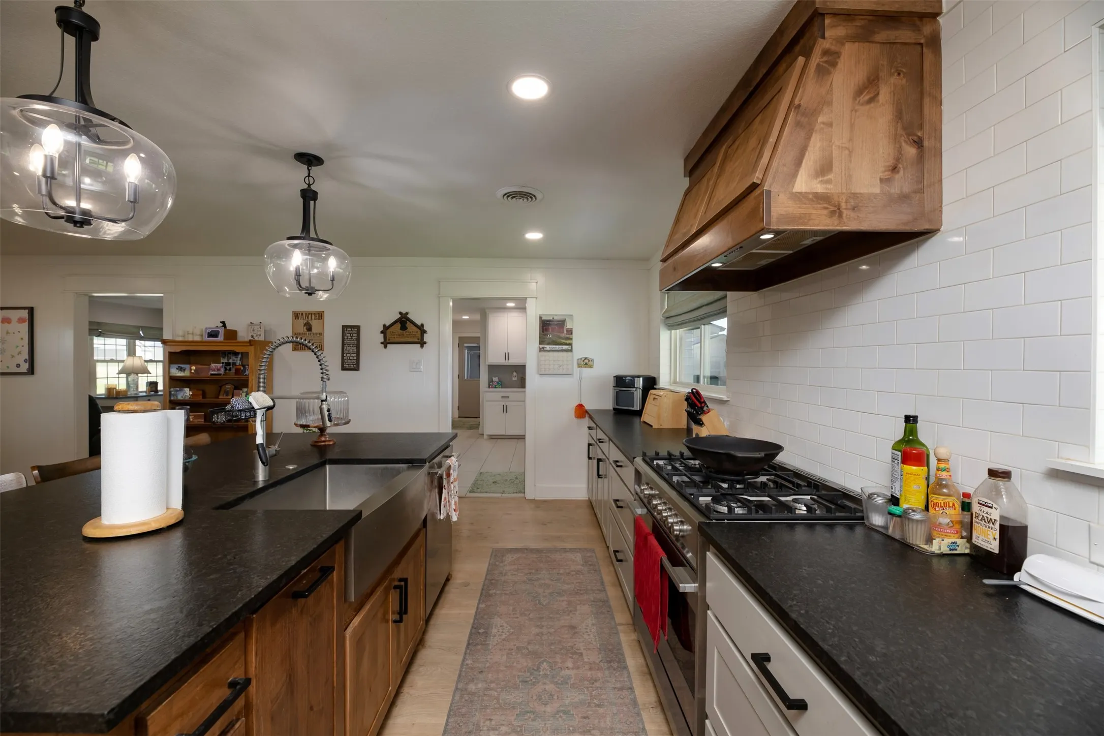 Single Family Residence For Sale in Parker County , 489 Pine Road, Poolville, Texas 76487, 3 Bedroom, 3 Bathroom, 2 Garage spaces, 2,563 Sqft, built in 1972, mls#21348330, Real Estate Agent in Poolville, Homes For Sale in Parker county, Homes For Sale in Poolville, Realtor in Poolville Texas, Real Estate Brokerage Independent Realty Texas, Luminita Cordes Realtor