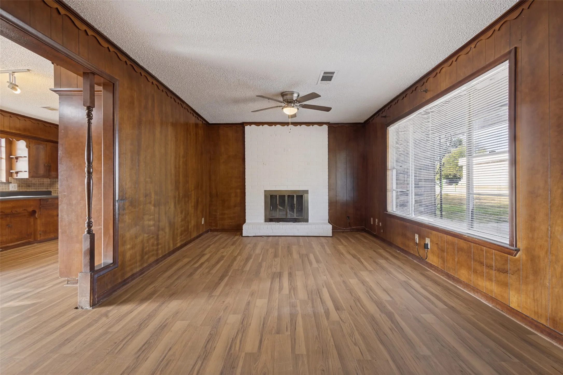 Single Family Residence For Rent in Collin County , 610 S Rike Street, Farmersville, Texas 75442, 3 Bedroom, 2 Bathroom, 1 Garage spaces, 1,318 Sqft, built in 1975, mls#21350392, Real Estate Agent in Farmersville, Homes For Rent in Collin county, Homes For Rent in Farmersville, Realtor in Farmersville Texas, Real Estate Brokerage Independent Realty Texas, Luminita Cordes Realtor