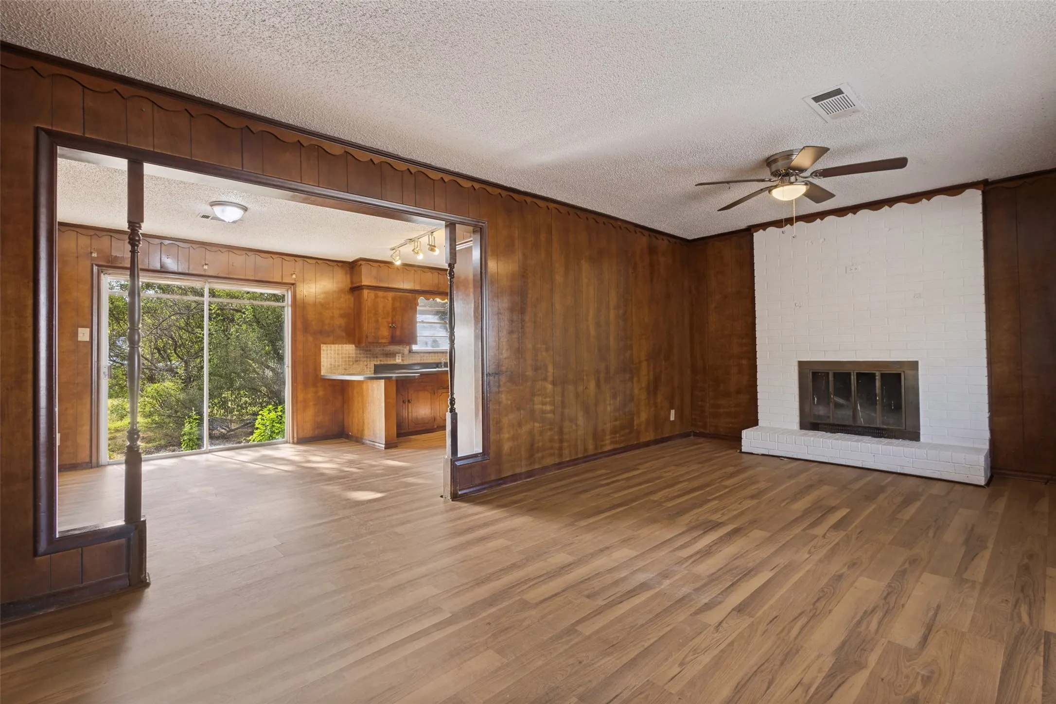 Single Family Residence For Rent in Collin County , 610 S Rike Street, Farmersville, Texas 75442, 3 Bedroom, 2 Bathroom, 1 Garage spaces, 1,318 Sqft, built in 1975, mls#21350392, Real Estate Agent in Farmersville, Homes For Rent in Collin county, Homes For Rent in Farmersville, Realtor in Farmersville Texas, Real Estate Brokerage Independent Realty Texas, Luminita Cordes Realtor