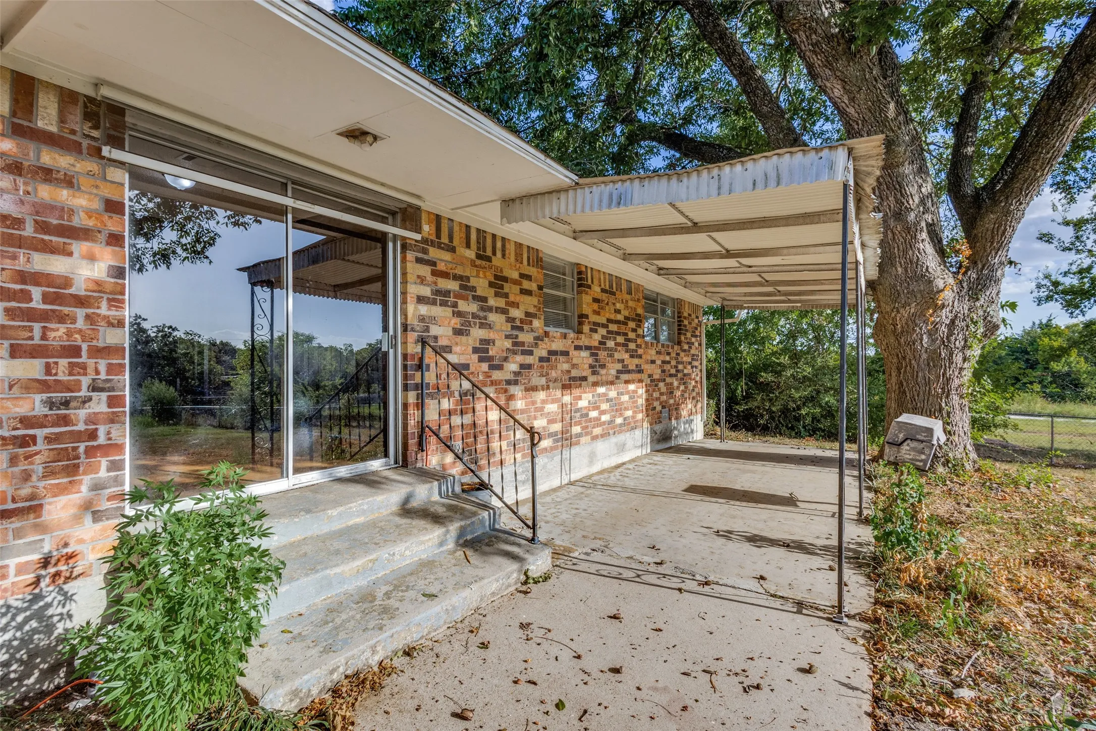 Single Family Residence For Rent in Collin County , 610 S Rike Street, Farmersville, Texas 75442, 3 Bedroom, 2 Bathroom, 1 Garage spaces, 1,318 Sqft, built in 1975, mls#21350392, Real Estate Agent in Farmersville, Homes For Rent in Collin county, Homes For Rent in Farmersville, Realtor in Farmersville Texas, Real Estate Brokerage Independent Realty Texas, Luminita Cordes Realtor