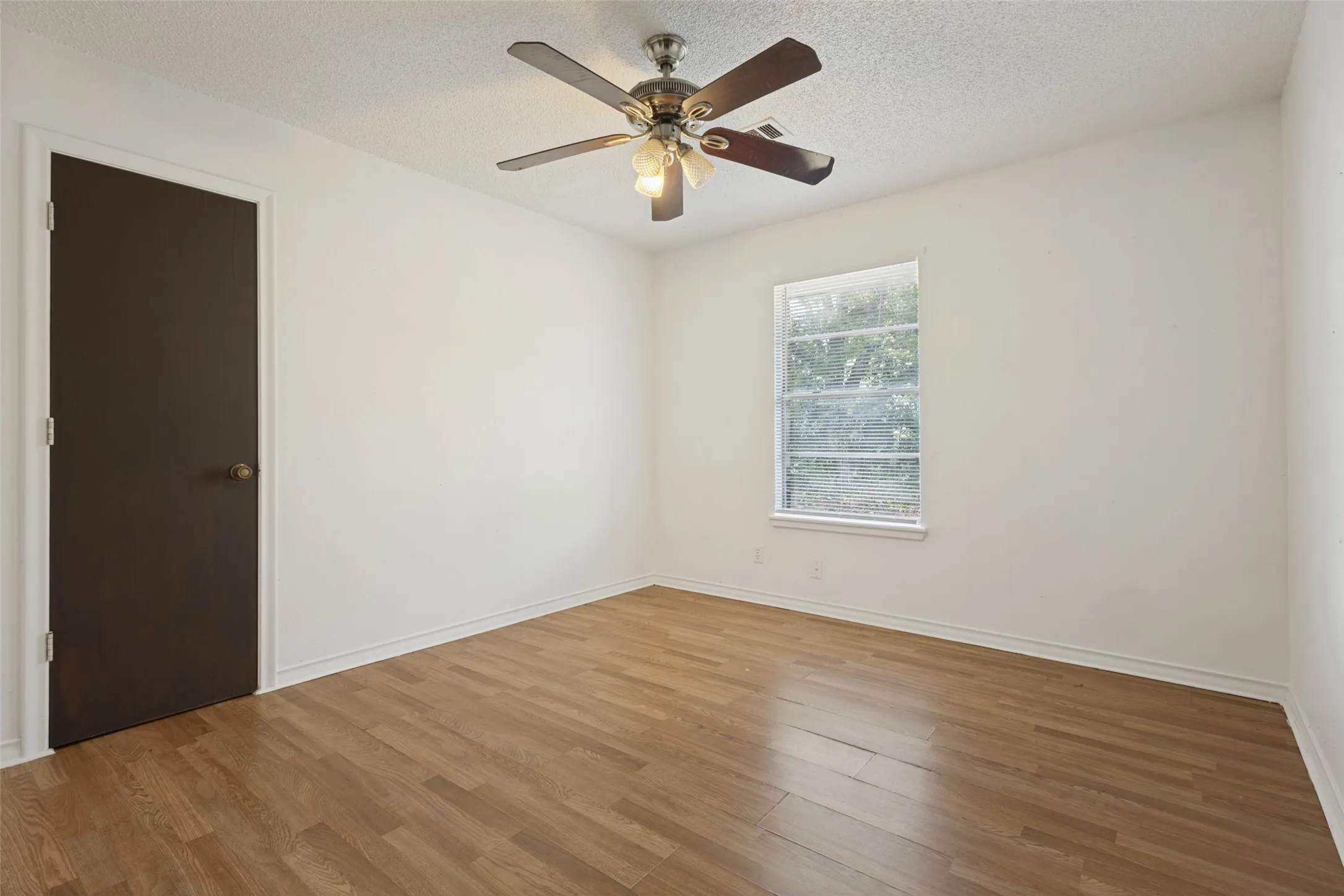 Single Family Residence For Rent in Collin County , 610 S Rike Street, Farmersville, Texas 75442, 3 Bedroom, 2 Bathroom, 1 Garage spaces, 1,318 Sqft, built in 1975, mls#21350392, Real Estate Agent in Farmersville, Homes For Rent in Collin county, Homes For Rent in Farmersville, Realtor in Farmersville Texas, Real Estate Brokerage Independent Realty Texas, Luminita Cordes Realtor