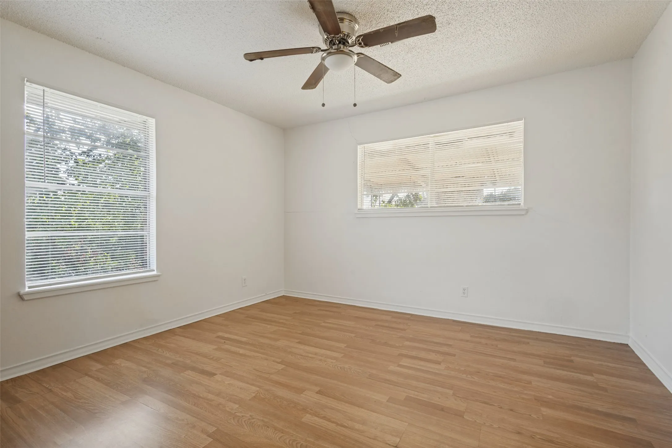 Single Family Residence For Rent in Collin County , 610 S Rike Street, Farmersville, Texas 75442, 3 Bedroom, 2 Bathroom, 1 Garage spaces, 1,318 Sqft, built in 1975, mls#21350392, Real Estate Agent in Farmersville, Homes For Rent in Collin county, Homes For Rent in Farmersville, Realtor in Farmersville Texas, Real Estate Brokerage Independent Realty Texas, Luminita Cordes Realtor