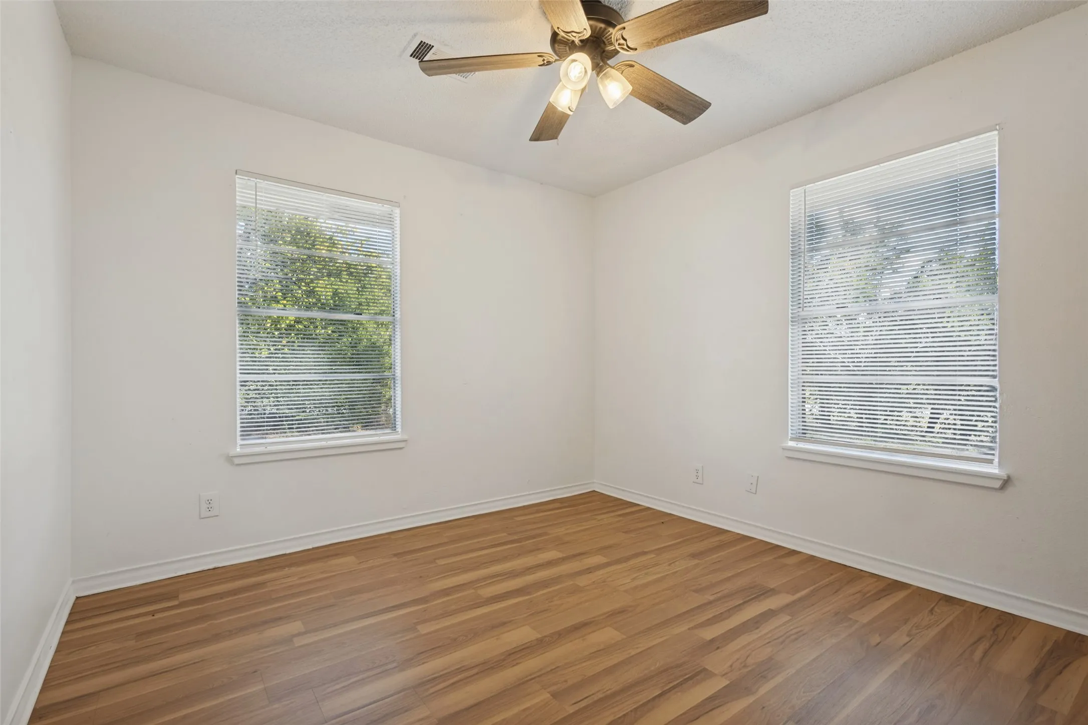 Single Family Residence For Rent in Collin County , 610 S Rike Street, Farmersville, Texas 75442, 3 Bedroom, 2 Bathroom, 1 Garage spaces, 1,318 Sqft, built in 1975, mls#21350392, Real Estate Agent in Farmersville, Homes For Rent in Collin county, Homes For Rent in Farmersville, Realtor in Farmersville Texas, Real Estate Brokerage Independent Realty Texas, Luminita Cordes Realtor