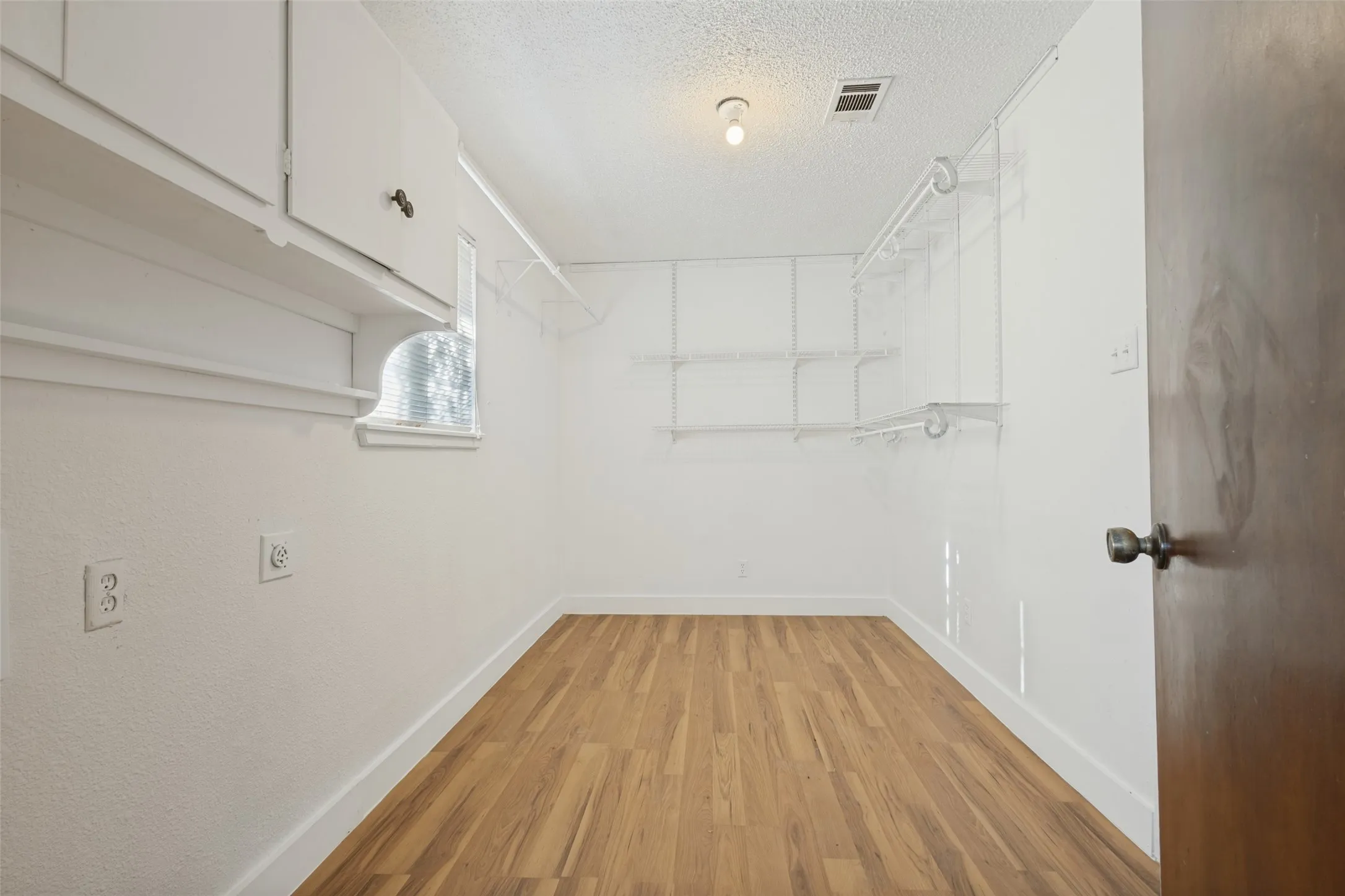 Single Family Residence For Rent in Collin County , 610 S Rike Street, Farmersville, Texas 75442, 3 Bedroom, 2 Bathroom, 1 Garage spaces, 1,318 Sqft, built in 1975, mls#21350392, Real Estate Agent in Farmersville, Homes For Rent in Collin county, Homes For Rent in Farmersville, Realtor in Farmersville Texas, Real Estate Brokerage Independent Realty Texas, Luminita Cordes Realtor