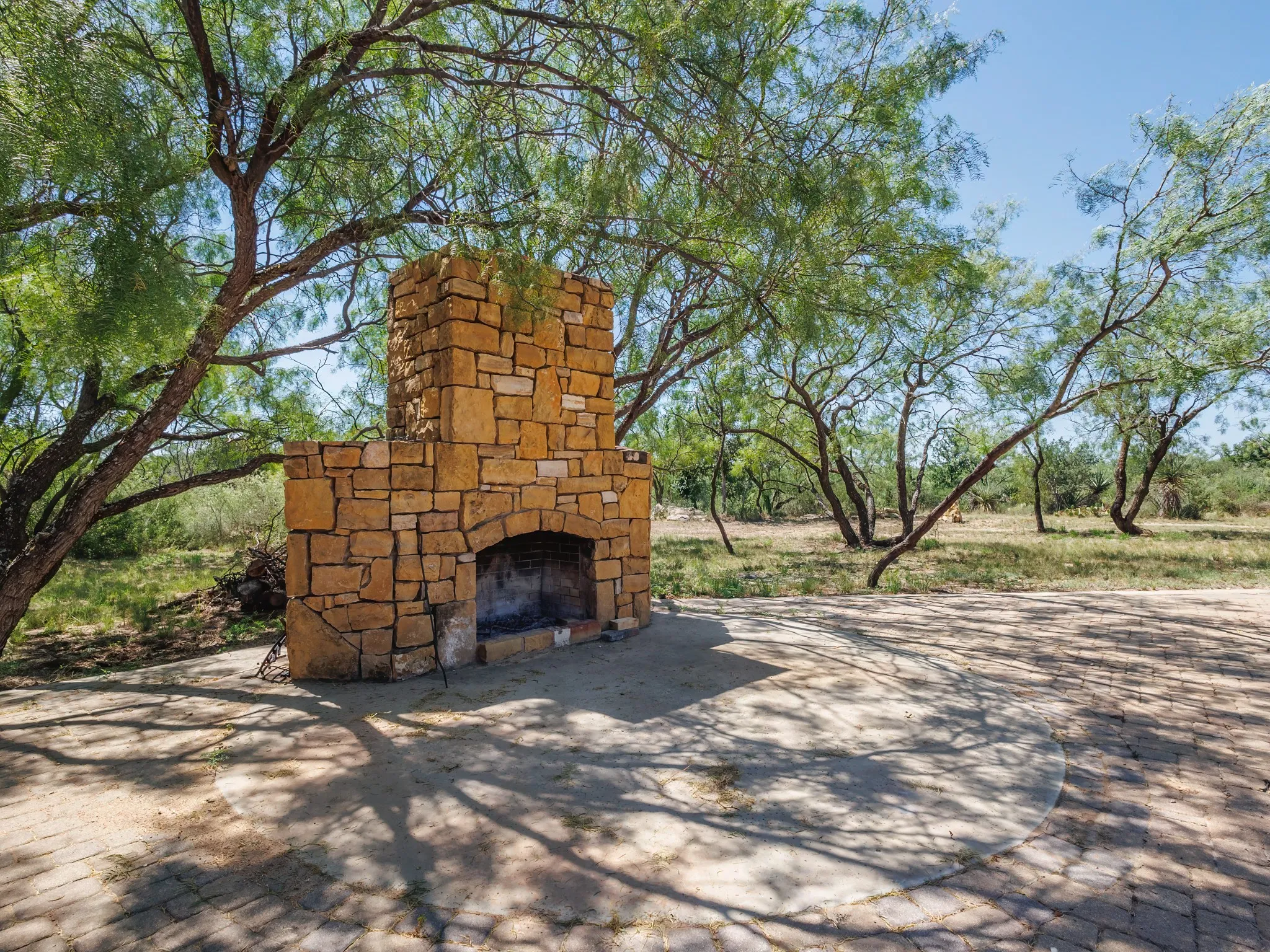 Front Fireplace - room for a big party!!