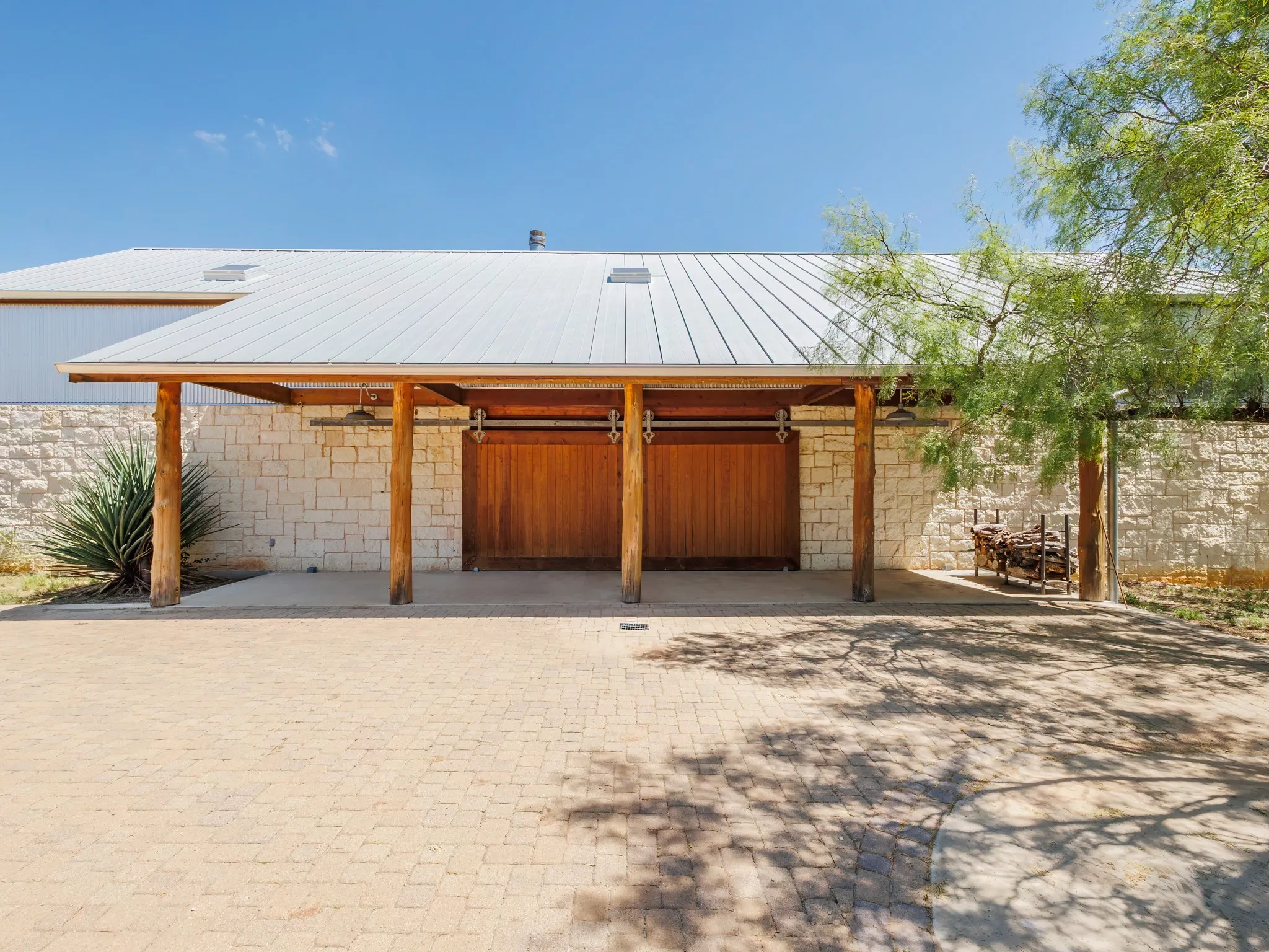 Single Family Residence For Sale in Mc Culloch County , 90 County Road 373, Doole, Texas 76888, 2 Bedroom, 2 Bathroom, 2 Garage spaces, 1,568 Sqft, built in 2013, mls#21341094, Real Estate Agent in Doole, Homes For Sale in Mc Culloch county, Homes For Sale in Doole, Realtor in Doole Texas, Real Estate Brokerage Independent Realty Texas, Luminita Cordes Realtor