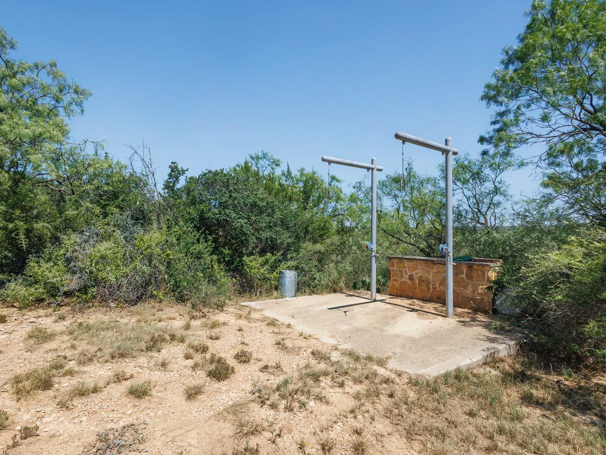 Deer dressing station