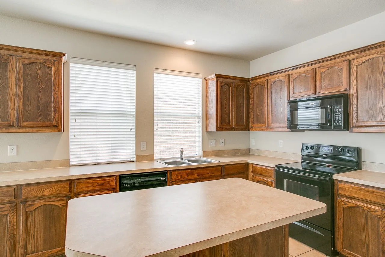 Single Family Residence For Rent in Tarrant County , 5824 Melanie Court, Fort Worth, Texas 76131, 4 Bedrooms, 3 Bathrooms, 2 Garage spaces, 2,459 Sqft, built in 2006, Price $2,350, mls#21350399, Real Estate Agent in Fort Worth, Homes For Rent in Tarrant county, Homes For Rent in Fort Worth, Realtor in Fort Worth Texas, Real Estate Brokerage Independent Realty Texas, Luminita Cordes Realtor