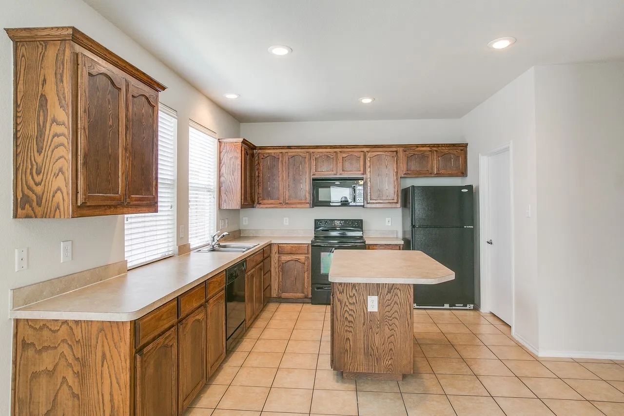 Single Family Residence For Rent in Tarrant County , 5824 Melanie Court, Fort Worth, Texas 76131, 4 Bedrooms, 3 Bathrooms, 2 Garage spaces, 2,459 Sqft, built in 2006, Price $2,350, mls#21350399, Real Estate Agent in Fort Worth, Homes For Rent in Tarrant county, Homes For Rent in Fort Worth, Realtor in Fort Worth Texas, Real Estate Brokerage Independent Realty Texas, Luminita Cordes Realtor
