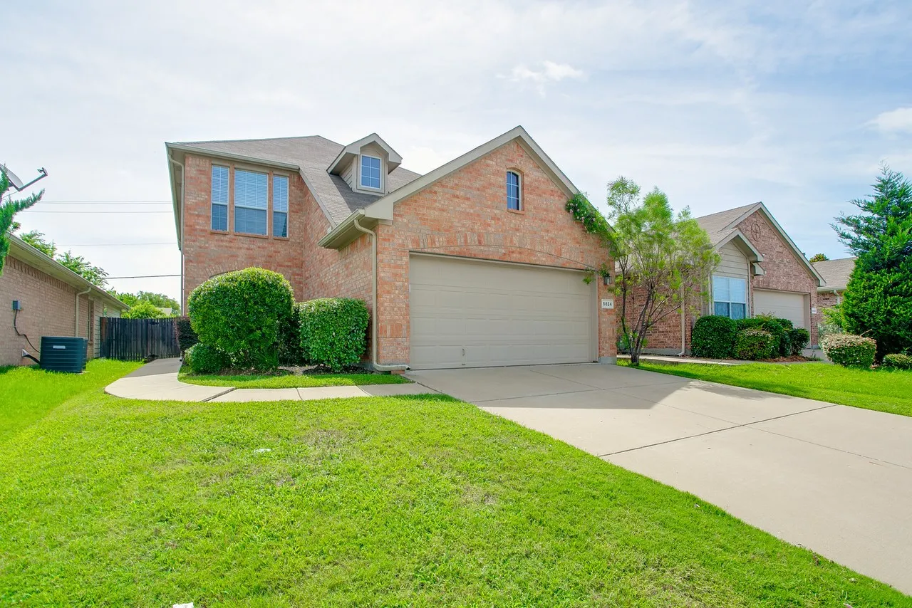 Single Family Residence For Rent in Tarrant County , 5824 Melanie Court, Fort Worth, Texas 76131, 4 Bedrooms, 3 Bathrooms, 2 Garage spaces, 2,459 Sqft, built in 2006, Price $2,350, mls#21350399, Real Estate Agent in Fort Worth, Homes For Rent in Tarrant county, Homes For Rent in Fort Worth, Realtor in Fort Worth Texas, Real Estate Brokerage Independent Realty Texas, Luminita Cordes Realtor
