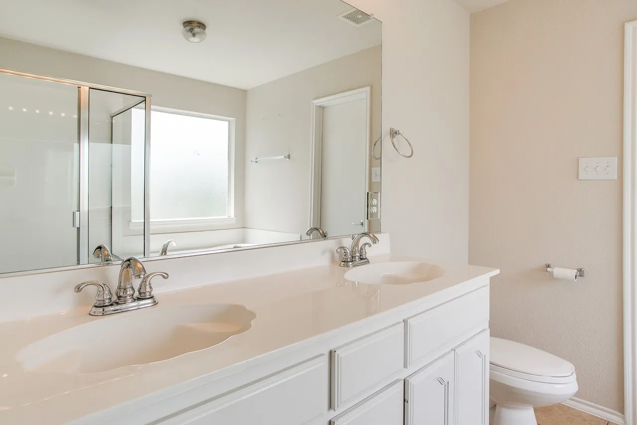 Single Family Residence For Rent in Tarrant County , 5824 Melanie Court, Fort Worth, Texas 76131, 4 Bedrooms, 3 Bathrooms, 2 Garage spaces, 2,459 Sqft, built in 2006, Price $2,350, mls#21350399, Real Estate Agent in Fort Worth, Homes For Rent in Tarrant county, Homes For Rent in Fort Worth, Realtor in Fort Worth Texas, Real Estate Brokerage Independent Realty Texas, Luminita Cordes Realtor
