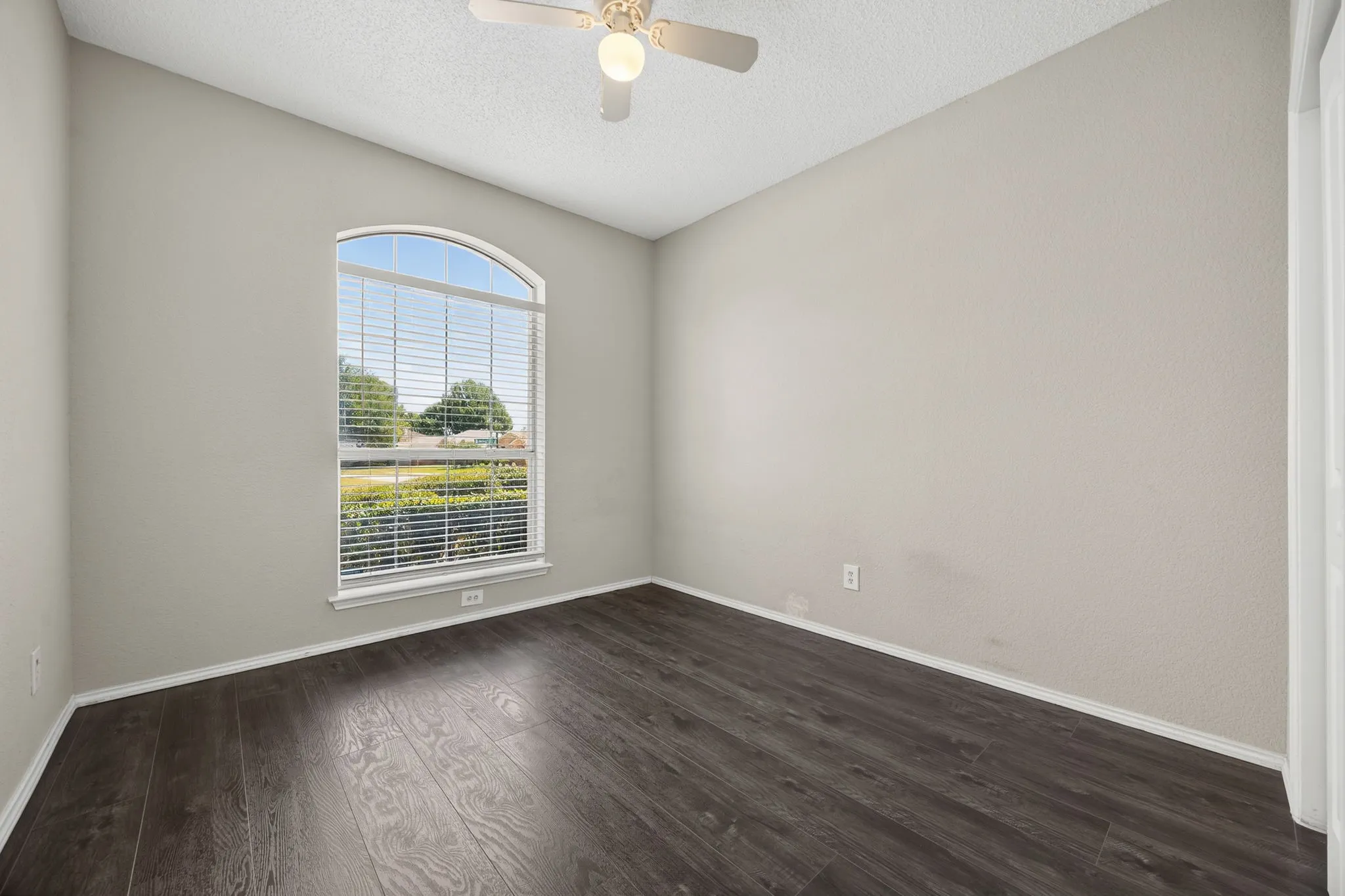 Single Family Residence For Rent in Tarrant County , 3357 Galaway Bay Drive, Grand Prairie, Texas 75052, 3 Bedroom, 2 Bathroom, 2 Garage spaces, 1,764 Sqft, built in 1997, mls#21350137, Real Estate Agent in Grand Prairie, Homes For Rent in Tarrant county, Homes For Rent in Grand Prairie, Realtor in Grand Prairie Texas, Real Estate Brokerage Independent Realty Texas, Luminita Cordes Realtor