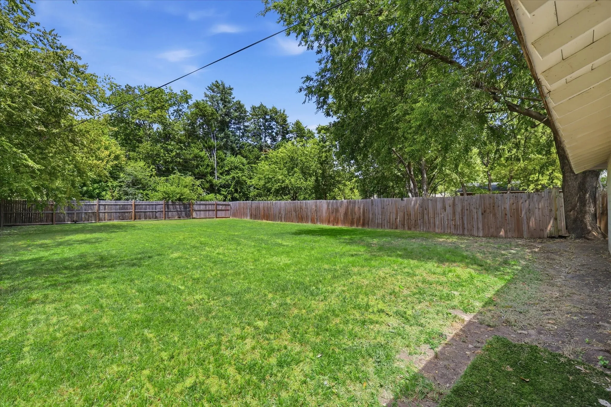 Single Family Residence For Sale in Denton County , 610 Crescent Street, Denton, Texas 76201, 2 Bedroom, 1 Bathroom, Garage spaces, 904 Sqft, built in 1949, mls#21350095, Real Estate Agent in Denton, Homes For Sale in Denton county, Homes For Sale in Denton, Realtor in Denton Texas, Real Estate Brokerage Independent Realty Texas, Luminita Cordes Realtor