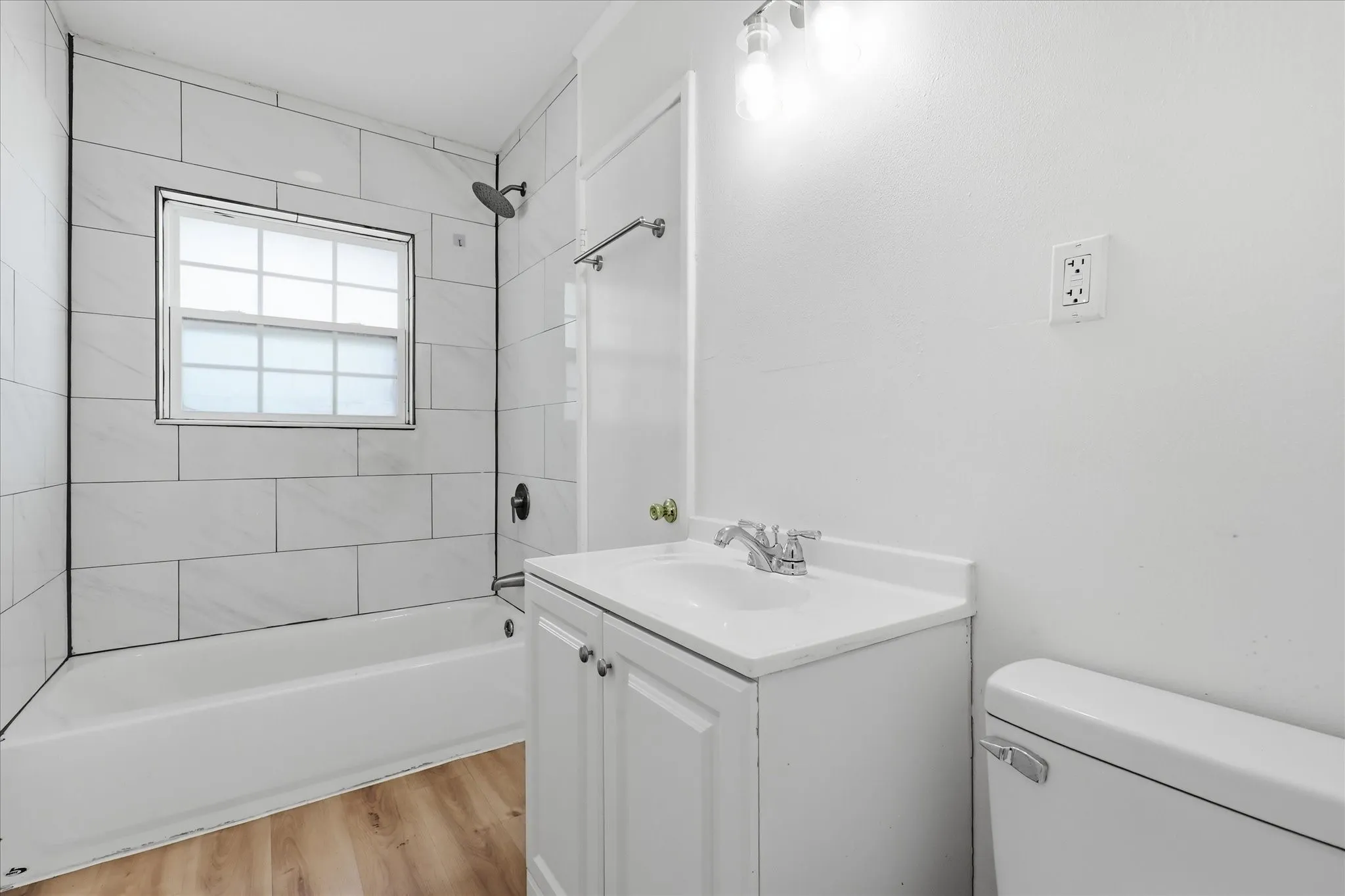 Single Family Residence For Sale in Denton County , 610 Crescent Street, Denton, Texas 76201, 2 Bedroom, 1 Bathroom, Garage spaces, 904 Sqft, built in 1949, mls#21350095, Real Estate Agent in Denton, Homes For Sale in Denton county, Homes For Sale in Denton, Realtor in Denton Texas, Real Estate Brokerage Independent Realty Texas, Luminita Cordes Realtor