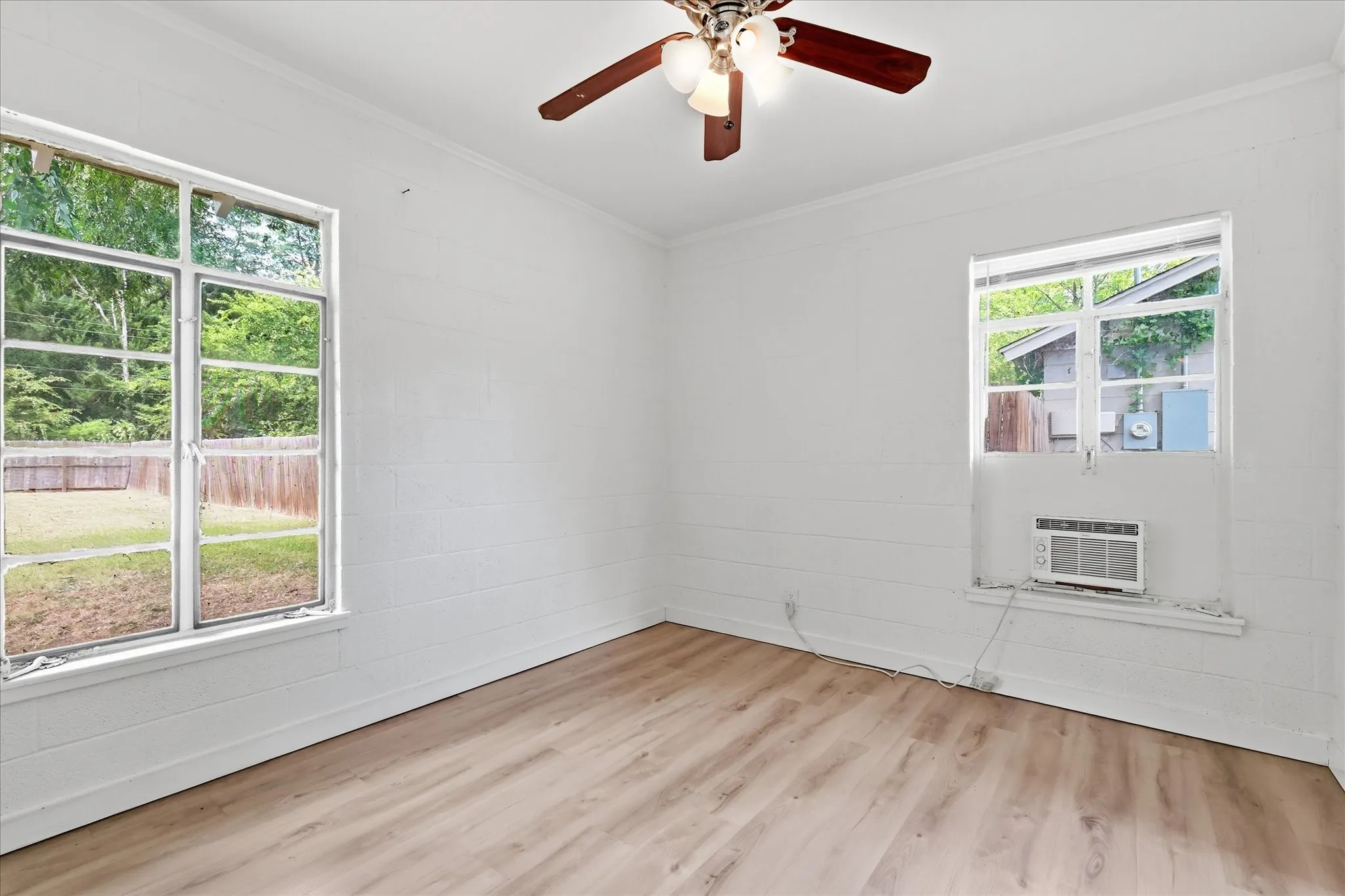 Single Family Residence For Sale in Denton County , 610 Crescent Street, Denton, Texas 76201, 2 Bedroom, 1 Bathroom, Garage spaces, 904 Sqft, built in 1949, mls#21350095, Real Estate Agent in Denton, Homes For Sale in Denton county, Homes For Sale in Denton, Realtor in Denton Texas, Real Estate Brokerage Independent Realty Texas, Luminita Cordes Realtor