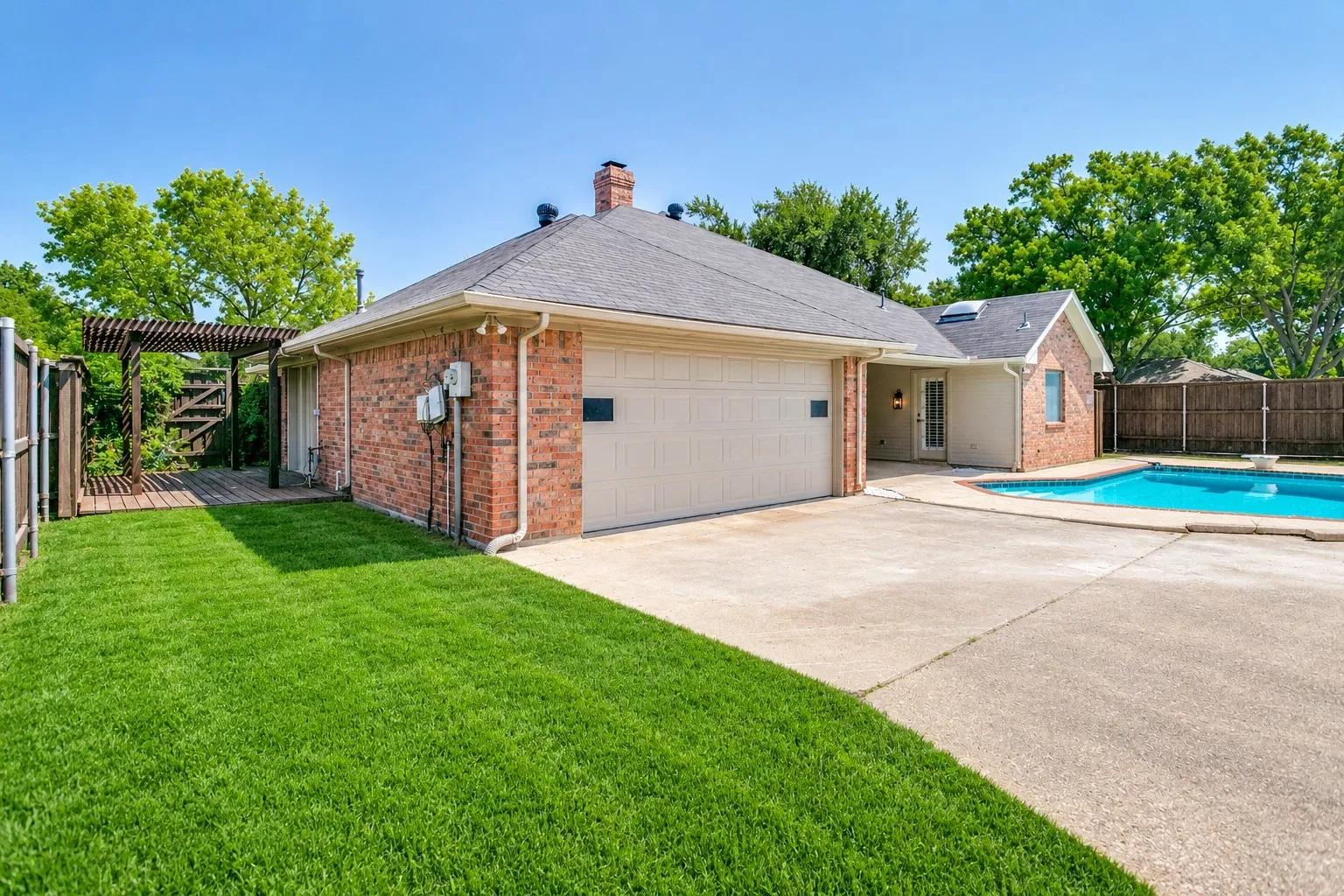 Single Family Residence For Sale in Collin County , 3300 Anchor Drive, Plano, Texas 75023, 4 Bedroom, 2 Bathroom, 2 Garage spaces, 2,209 Sqft, built in 1986, mls#21350241, Real Estate Agent in Plano, Homes For Sale in Collin county, Homes For Sale in Plano, Realtor in Plano Texas, Real Estate Brokerage Independent Realty Texas, Luminita Cordes Realtor