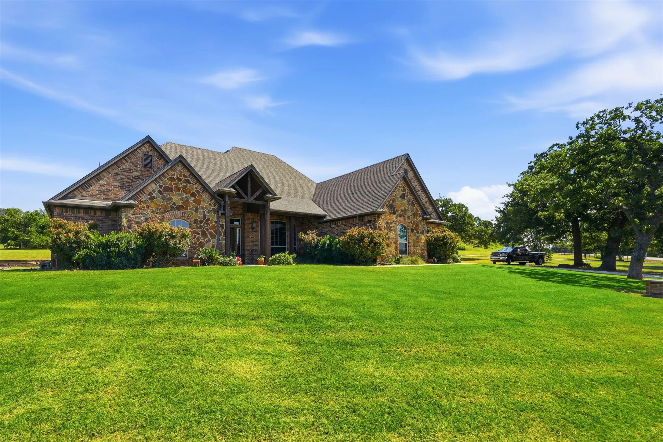 Single Family Residence For Sale in Parker County , 3518 Old Mineral Wells Highway, Weatherford, Texas 76088, 3 Bedrooms, 3 Bathrooms, 2 Garage spaces, 2,556 Sqft, built in 2018, Price $649,900, mls#21350093, Real Estate Agent in Weatherford, Homes For Sale in Parker county, Homes For Sale in Weatherford, Realtor in Weatherford Texas, Real Estate Brokerage Independent Realty Texas, Luminita Cordes Realtor