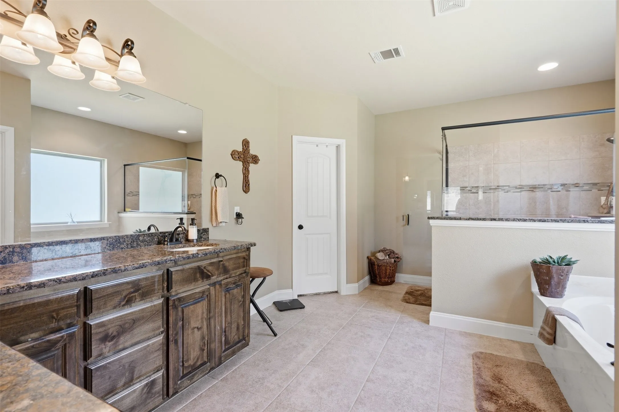 Single Family Residence For Sale in Parker County , 3518 Old Mineral Wells Highway, Weatherford, Texas 76088, 3 Bedrooms, 3 Bathrooms, 2 Garage spaces, 2,556 Sqft, built in 2018, Price $649,900, mls#21350093, Real Estate Agent in Weatherford, Homes For Sale in Parker county, Homes For Sale in Weatherford, Realtor in Weatherford Texas, Real Estate Brokerage Independent Realty Texas, Luminita Cordes Realtor