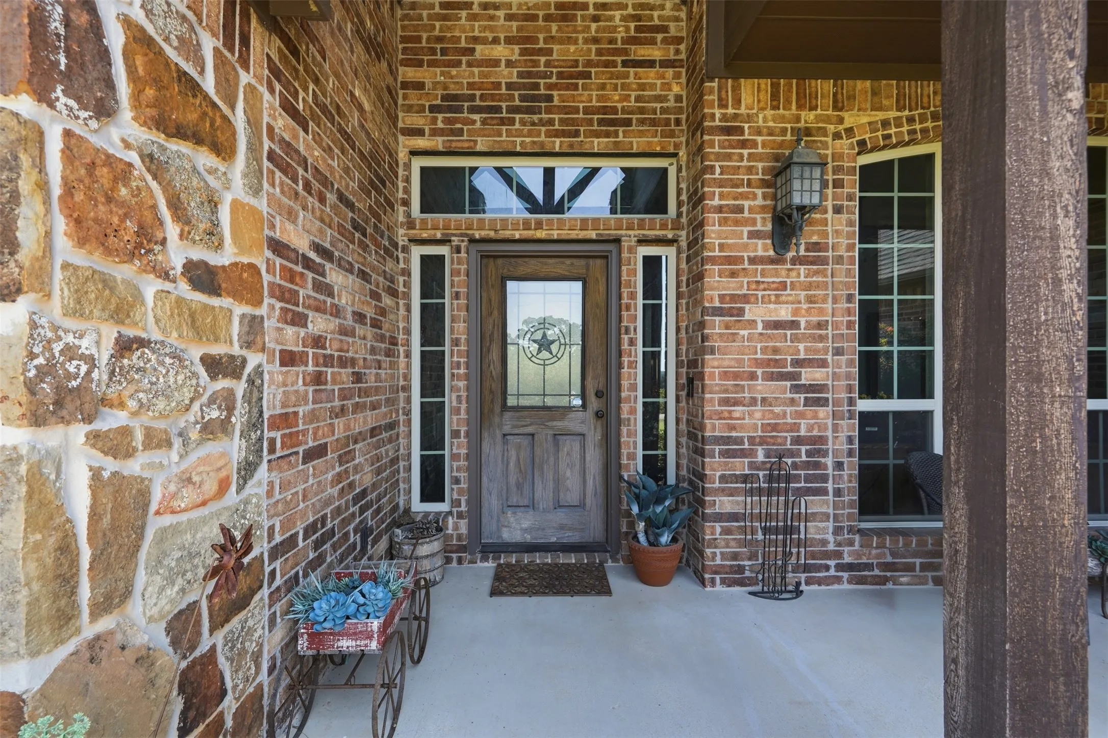 Single Family Residence For Sale in Parker County , 3518 Old Mineral Wells Highway, Weatherford, Texas 76088, 3 Bedrooms, 3 Bathrooms, 2 Garage spaces, 2,556 Sqft, built in 2018, Price $649,900, mls#21350093, Real Estate Agent in Weatherford, Homes For Sale in Parker county, Homes For Sale in Weatherford, Realtor in Weatherford Texas, Real Estate Brokerage Independent Realty Texas, Luminita Cordes Realtor