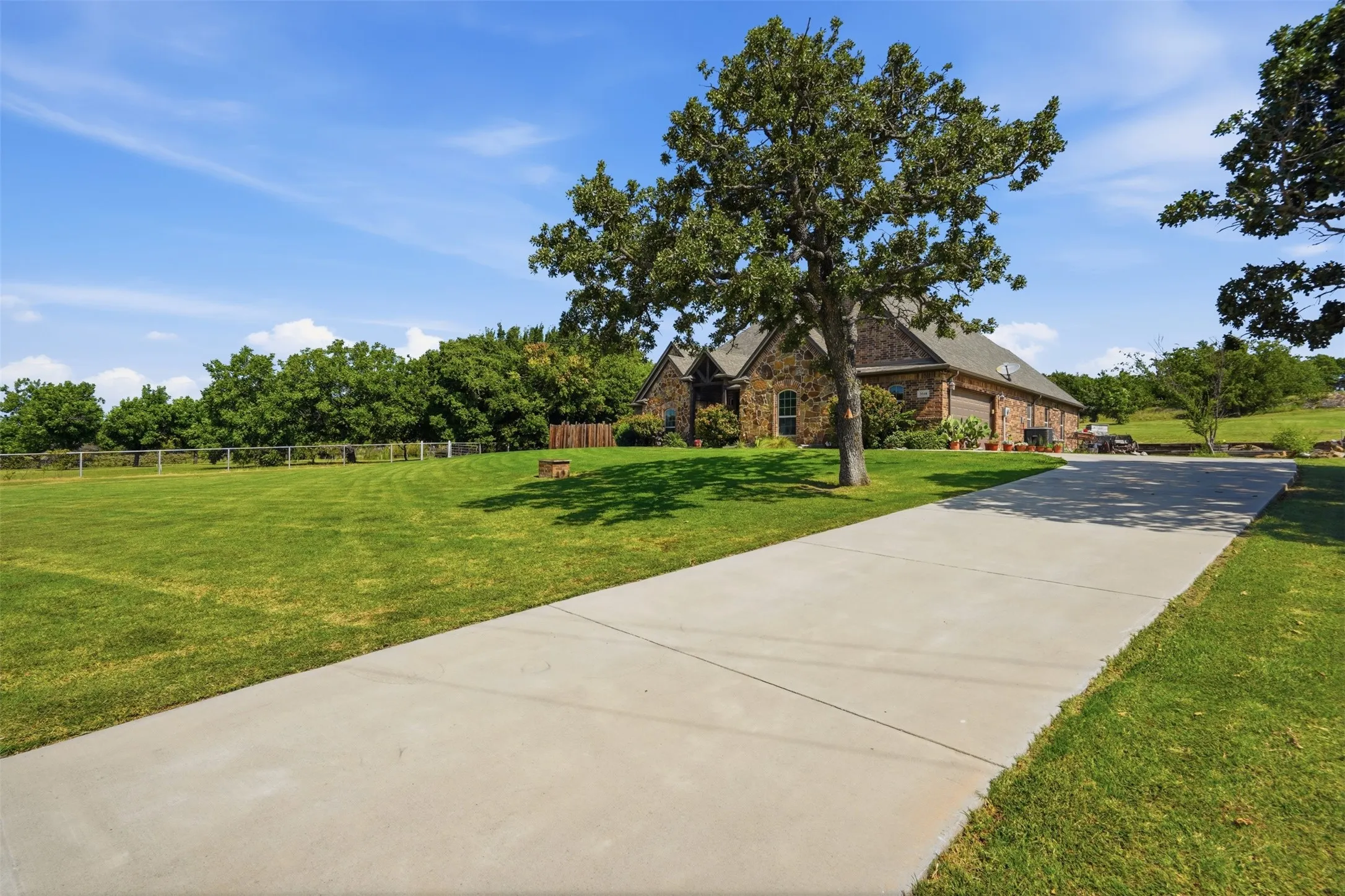 Single Family Residence For Sale in Parker County , 3518 Old Mineral Wells Highway, Weatherford, Texas 76088, 3 Bedrooms, 3 Bathrooms, 2 Garage spaces, 2,556 Sqft, built in 2018, Price $649,900, mls#21350093, Real Estate Agent in Weatherford, Homes For Sale in Parker county, Homes For Sale in Weatherford, Realtor in Weatherford Texas, Real Estate Brokerage Independent Realty Texas, Luminita Cordes Realtor