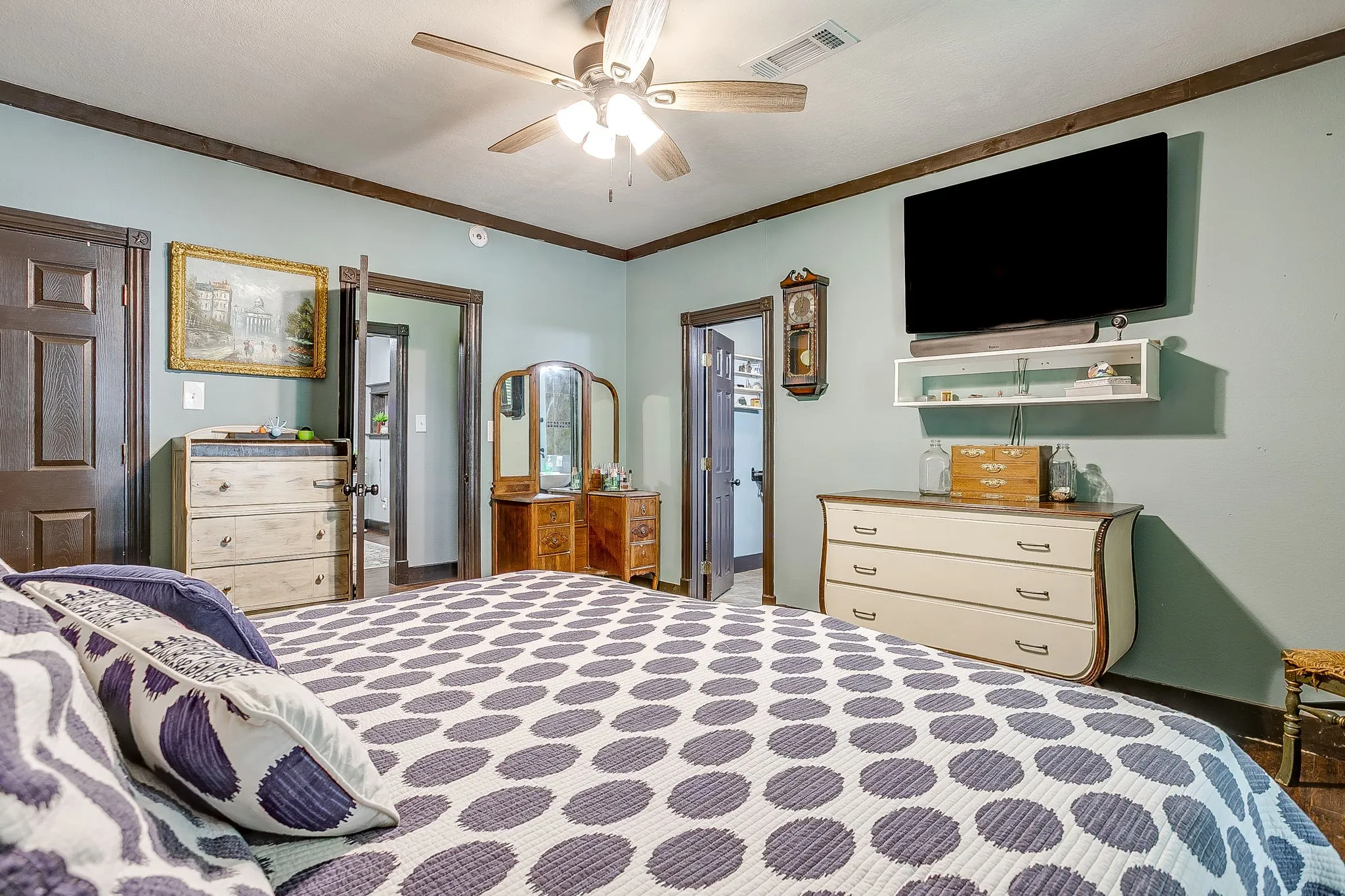 Single Family Residence For Sale in Palo Pinto County , 515 SW 13th Street, Mineral Wells, Texas 76067, 4 Bedrooms, 2 Bathrooms, 1 Garage spaces, 2,845 Sqft, built in 1940, Price $249,000, mls#21348942, Real Estate Agent in Mineral Wells, Homes For Sale in Palo Pinto county, Homes For Sale in Mineral Wells, Realtor in Mineral Wells Texas, Real Estate Brokerage Independent Realty Texas, Luminita Cordes Realtor