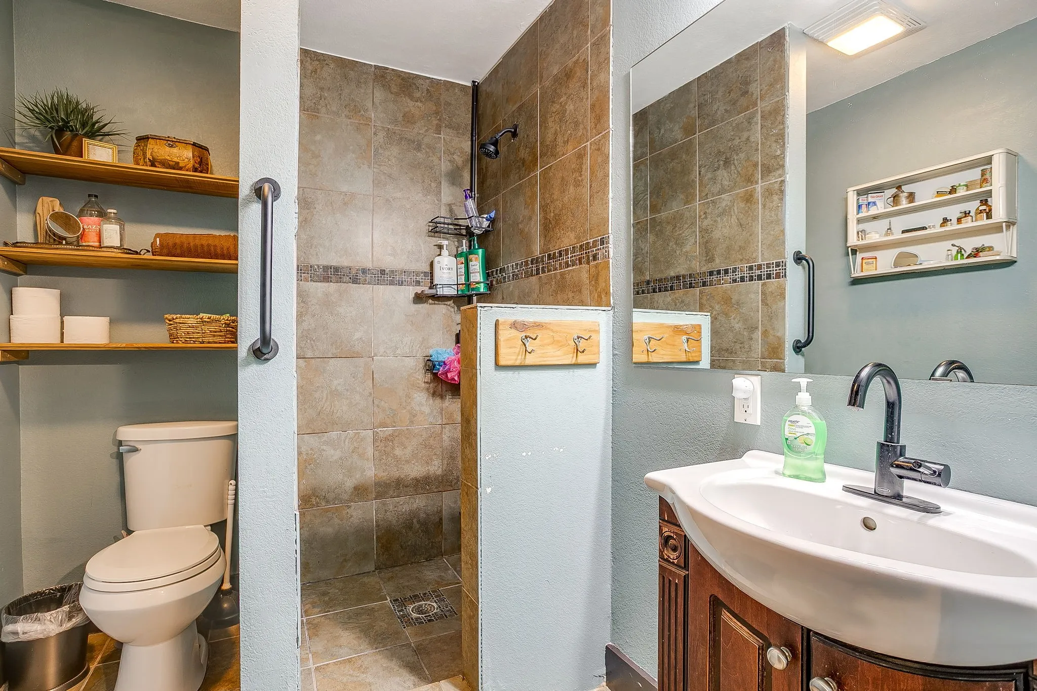 Single Family Residence For Sale in Palo Pinto County , 515 SW 13th Street, Mineral Wells, Texas 76067, 4 Bedrooms, 2 Bathrooms, 1 Garage spaces, 2,845 Sqft, built in 1940, Price $249,000, mls#21348942, Real Estate Agent in Mineral Wells, Homes For Sale in Palo Pinto county, Homes For Sale in Mineral Wells, Realtor in Mineral Wells Texas, Real Estate Brokerage Independent Realty Texas, Luminita Cordes Realtor