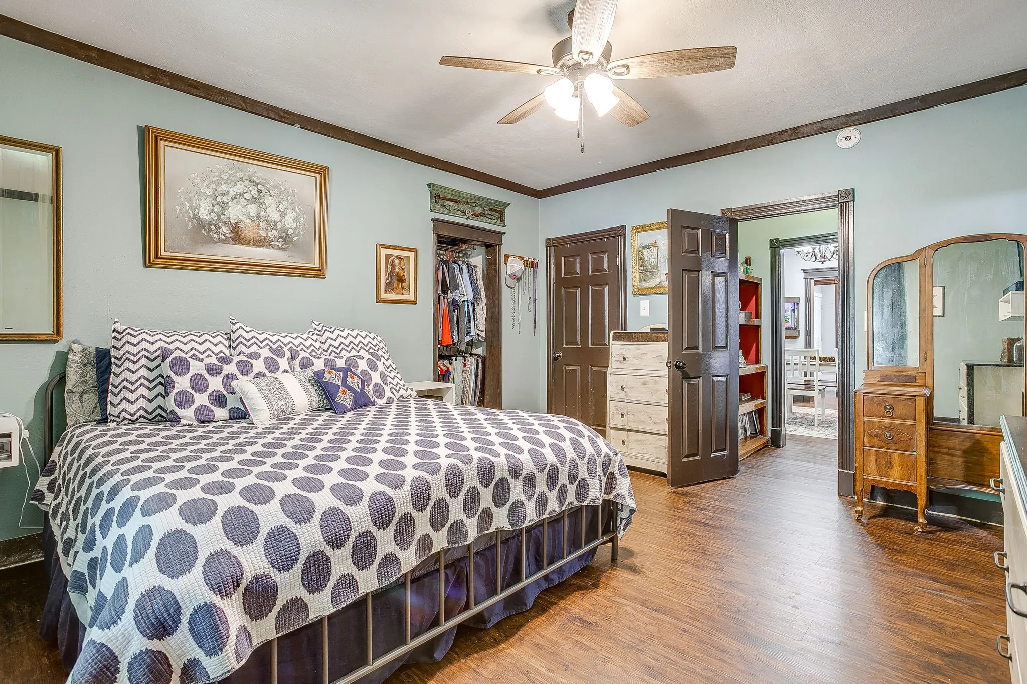 Single Family Residence For Sale in Palo Pinto County , 515 SW 13th Street, Mineral Wells, Texas 76067, 4 Bedrooms, 2 Bathrooms, 1 Garage spaces, 2,845 Sqft, built in 1940, Price $249,000, mls#21348942, Real Estate Agent in Mineral Wells, Homes For Sale in Palo Pinto county, Homes For Sale in Mineral Wells, Realtor in Mineral Wells Texas, Real Estate Brokerage Independent Realty Texas, Luminita Cordes Realtor