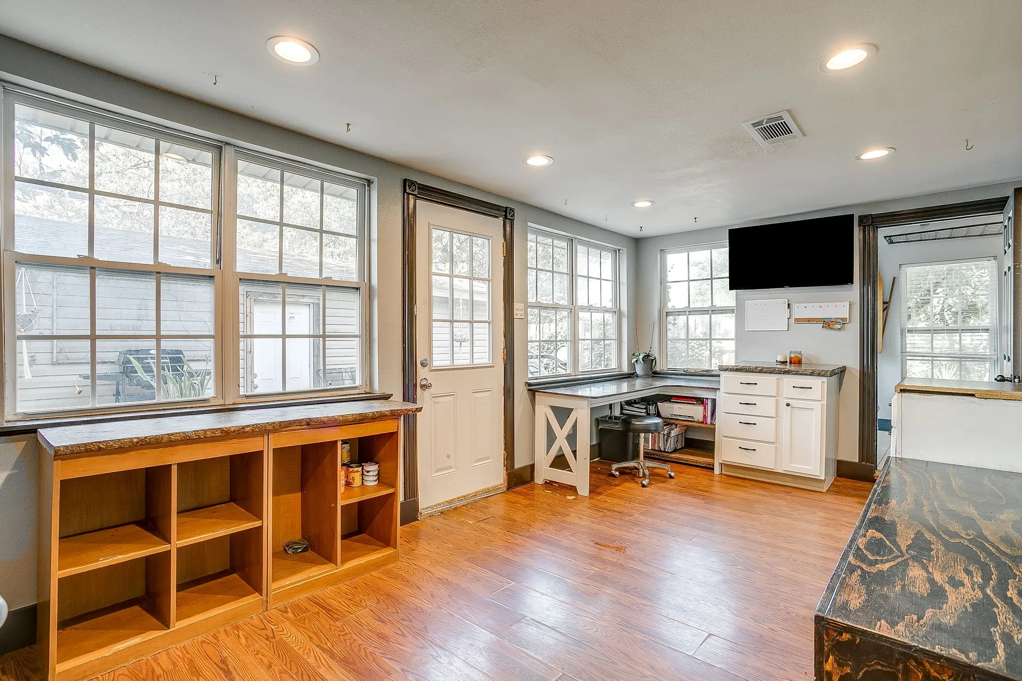 Single Family Residence For Sale in Palo Pinto County , 515 SW 13th Street, Mineral Wells, Texas 76067, 4 Bedrooms, 2 Bathrooms, 1 Garage spaces, 2,845 Sqft, built in 1940, Price $249,000, mls#21348942, Real Estate Agent in Mineral Wells, Homes For Sale in Palo Pinto county, Homes For Sale in Mineral Wells, Realtor in Mineral Wells Texas, Real Estate Brokerage Independent Realty Texas, Luminita Cordes Realtor