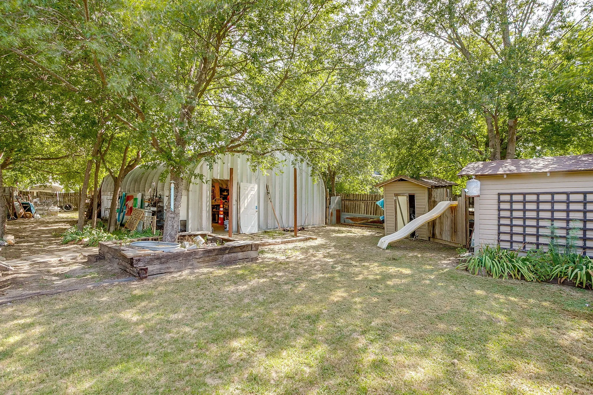 Single Family Residence For Sale in Palo Pinto County , 515 SW 13th Street, Mineral Wells, Texas 76067, 4 Bedrooms, 2 Bathrooms, 1 Garage spaces, 2,845 Sqft, built in 1940, Price $249,000, mls#21348942, Real Estate Agent in Mineral Wells, Homes For Sale in Palo Pinto county, Homes For Sale in Mineral Wells, Realtor in Mineral Wells Texas, Real Estate Brokerage Independent Realty Texas, Luminita Cordes Realtor