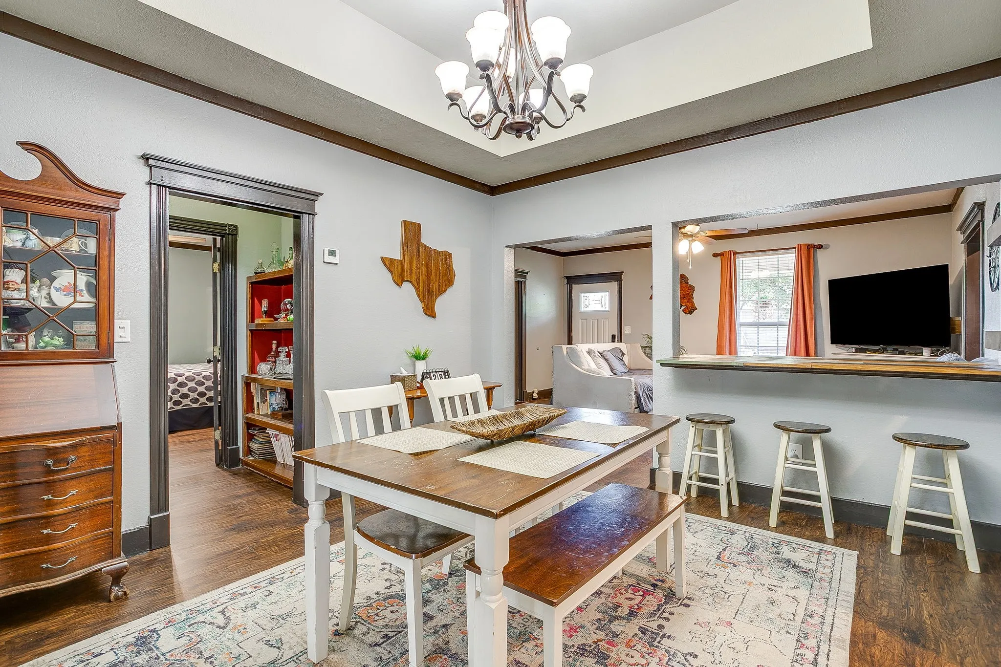 Single Family Residence For Sale in Palo Pinto County , 515 SW 13th Street, Mineral Wells, Texas 76067, 4 Bedrooms, 2 Bathrooms, 1 Garage spaces, 2,845 Sqft, built in 1940, Price $249,000, mls#21348942, Real Estate Agent in Mineral Wells, Homes For Sale in Palo Pinto county, Homes For Sale in Mineral Wells, Realtor in Mineral Wells Texas, Real Estate Brokerage Independent Realty Texas, Luminita Cordes Realtor
