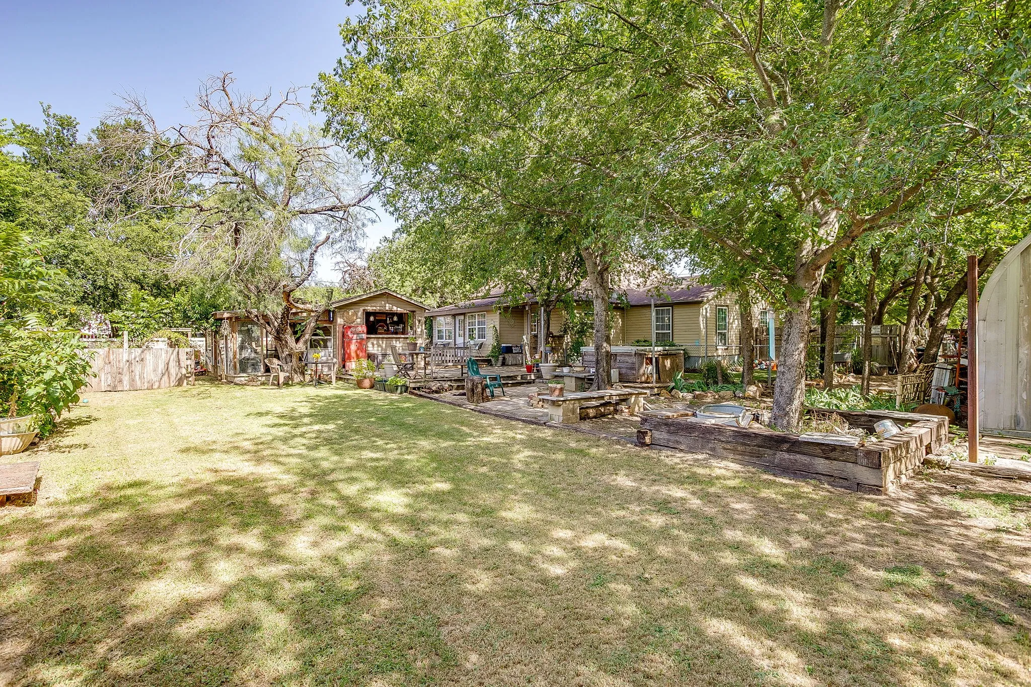 Single Family Residence For Sale in Palo Pinto County , 515 SW 13th Street, Mineral Wells, Texas 76067, 4 Bedrooms, 2 Bathrooms, 1 Garage spaces, 2,845 Sqft, built in 1940, Price $249,000, mls#21348942, Real Estate Agent in Mineral Wells, Homes For Sale in Palo Pinto county, Homes For Sale in Mineral Wells, Realtor in Mineral Wells Texas, Real Estate Brokerage Independent Realty Texas, Luminita Cordes Realtor