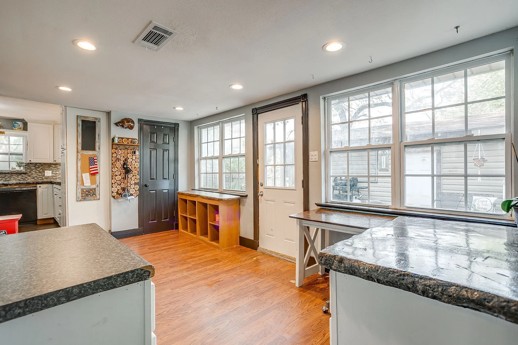 Single Family Residence For Sale in Palo Pinto County , 515 SW 13th Street, Mineral Wells, Texas 76067, 4 Bedrooms, 2 Bathrooms, 1 Garage spaces, 2,845 Sqft, built in 1940, Price $249,000, mls#21348942, Real Estate Agent in Mineral Wells, Homes For Sale in Palo Pinto county, Homes For Sale in Mineral Wells, Realtor in Mineral Wells Texas, Real Estate Brokerage Independent Realty Texas, Luminita Cordes Realtor