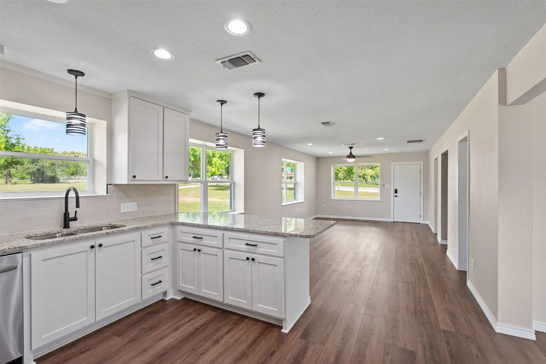 Farm For Sale in Van Zandt County , 3672 E FM 1861, Athens, Texas 75752, 4 Bedroom, 2 Bathroom, 2 Garage spaces, 2,809 Sqft, built in 1979, Price $950,000, mls#21350420, Real Estate Agent in Athens, Homes For Sale in Van Zandt county, Homes For Sale in Athens, Realtor in Athens Texas, Real Estate Brokerage Independent Realty Texas, Luminita Cordes Realtor