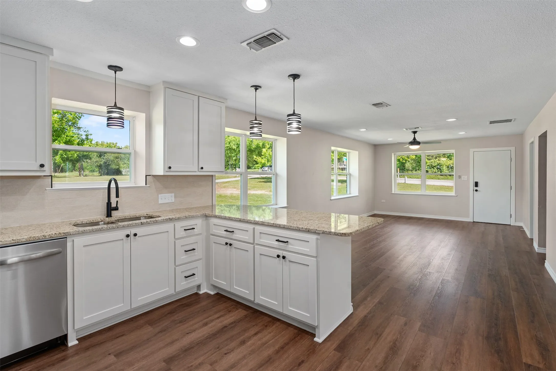 Farm For Sale in Van Zandt County , 3672 E FM 1861, Athens, Texas 75752, 4 Bedroom, 2 Bathroom, 2 Garage spaces, 2,809 Sqft, built in 1979, Price $950,000, mls#21350420, Real Estate Agent in Athens, Homes For Sale in Van Zandt county, Homes For Sale in Athens, Realtor in Athens Texas, Real Estate Brokerage Independent Realty Texas, Luminita Cordes Realtor