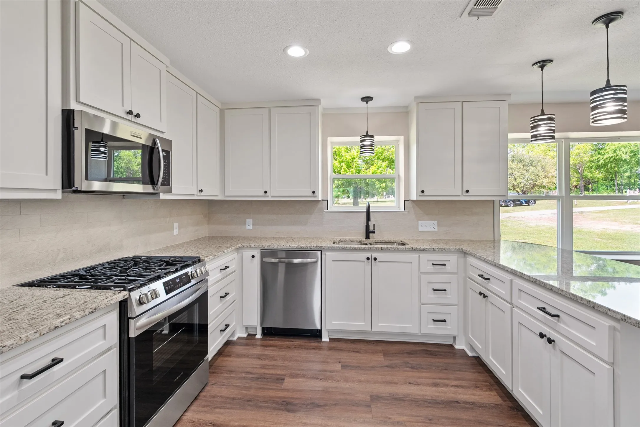 Farm For Sale in Van Zandt County , 3672 E FM 1861, Athens, Texas 75752, 4 Bedroom, 2 Bathroom, 2 Garage spaces, 2,809 Sqft, built in 1979, Price $950,000, mls#21350420, Real Estate Agent in Athens, Homes For Sale in Van Zandt county, Homes For Sale in Athens, Realtor in Athens Texas, Real Estate Brokerage Independent Realty Texas, Luminita Cordes Realtor