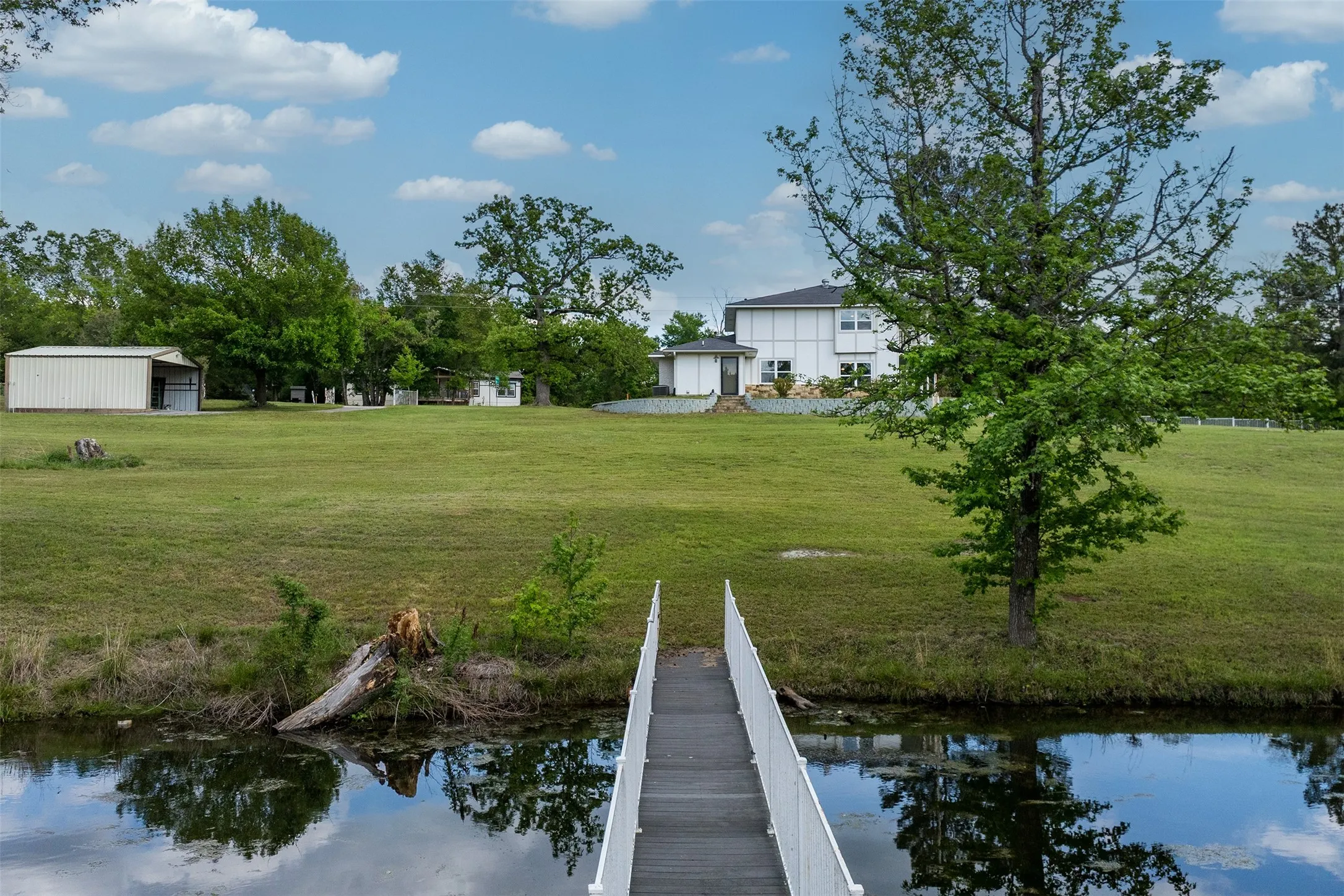 Farm For Sale in Van Zandt County , 3672 E FM 1861, Athens, Texas 75752, 4 Bedroom, 2 Bathroom, 2 Garage spaces, 2,809 Sqft, built in 1979, Price $950,000, mls#21350420, Real Estate Agent in Athens, Homes For Sale in Van Zandt county, Homes For Sale in Athens, Realtor in Athens Texas, Real Estate Brokerage Independent Realty Texas, Luminita Cordes Realtor