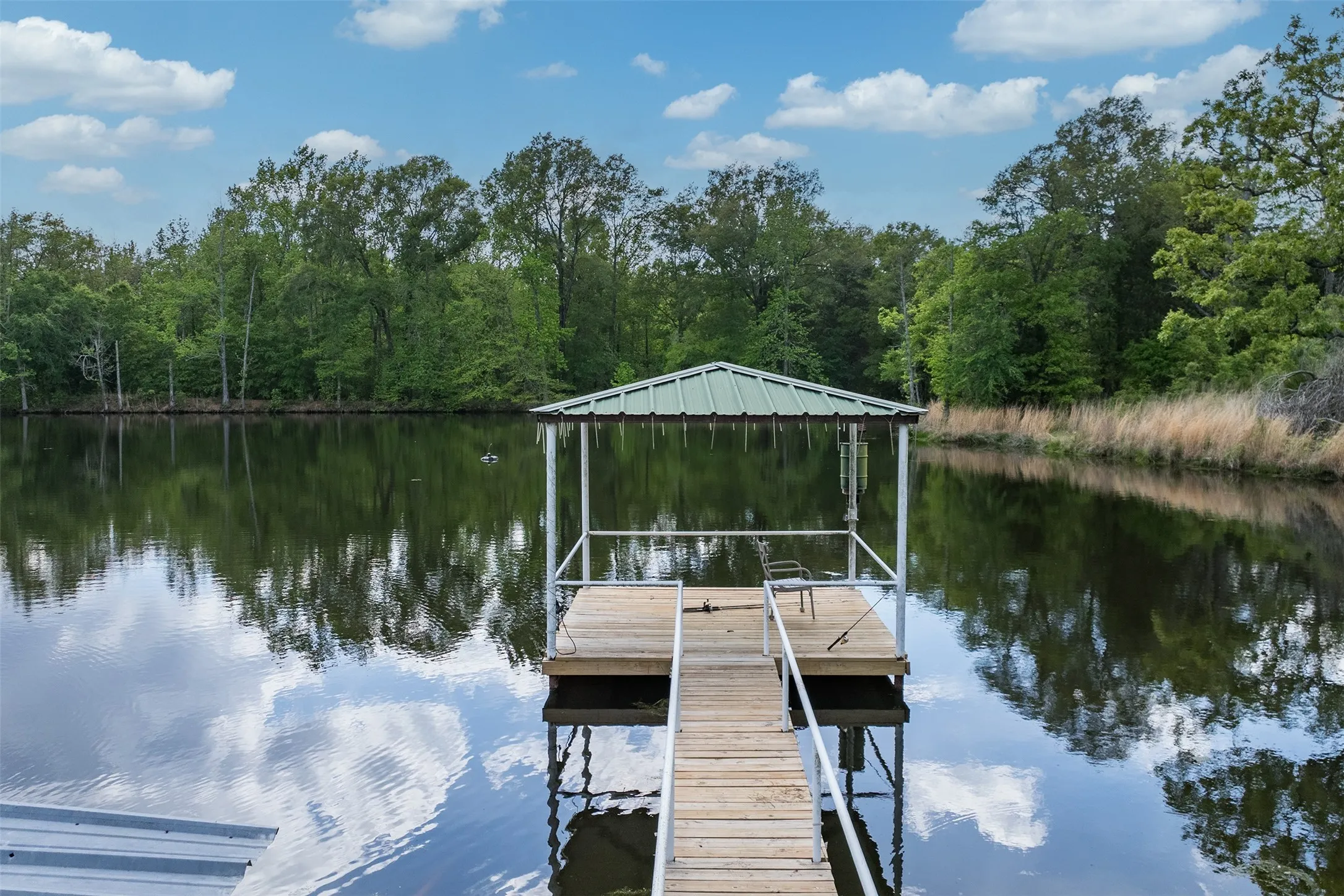 Farm For Sale in Van Zandt County , 3672 E FM 1861, Athens, Texas 75752, 4 Bedroom, 2 Bathroom, 2 Garage spaces, 2,809 Sqft, built in 1979, Price $950,000, mls#21350420, Real Estate Agent in Athens, Homes For Sale in Van Zandt county, Homes For Sale in Athens, Realtor in Athens Texas, Real Estate Brokerage Independent Realty Texas, Luminita Cordes Realtor