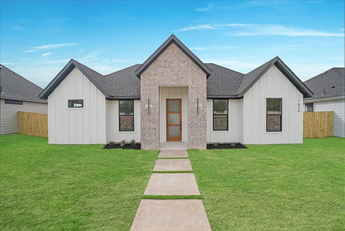 Single Family Residence For Sale in Dallas County , 1636 W Wintergreen Road, Lancaster, Texas 75134, 4 Bedroom, 2 Bathroom, 2 Garage spaces, 1,837 Sqft, built in 2026, mls#21350419, Real Estate Agent in Lancaster, Homes For Sale in Dallas county, Homes For Sale in Lancaster, Realtor in Lancaster Texas, Real Estate Brokerage Independent Realty Texas, Luminita Cordes Realtor