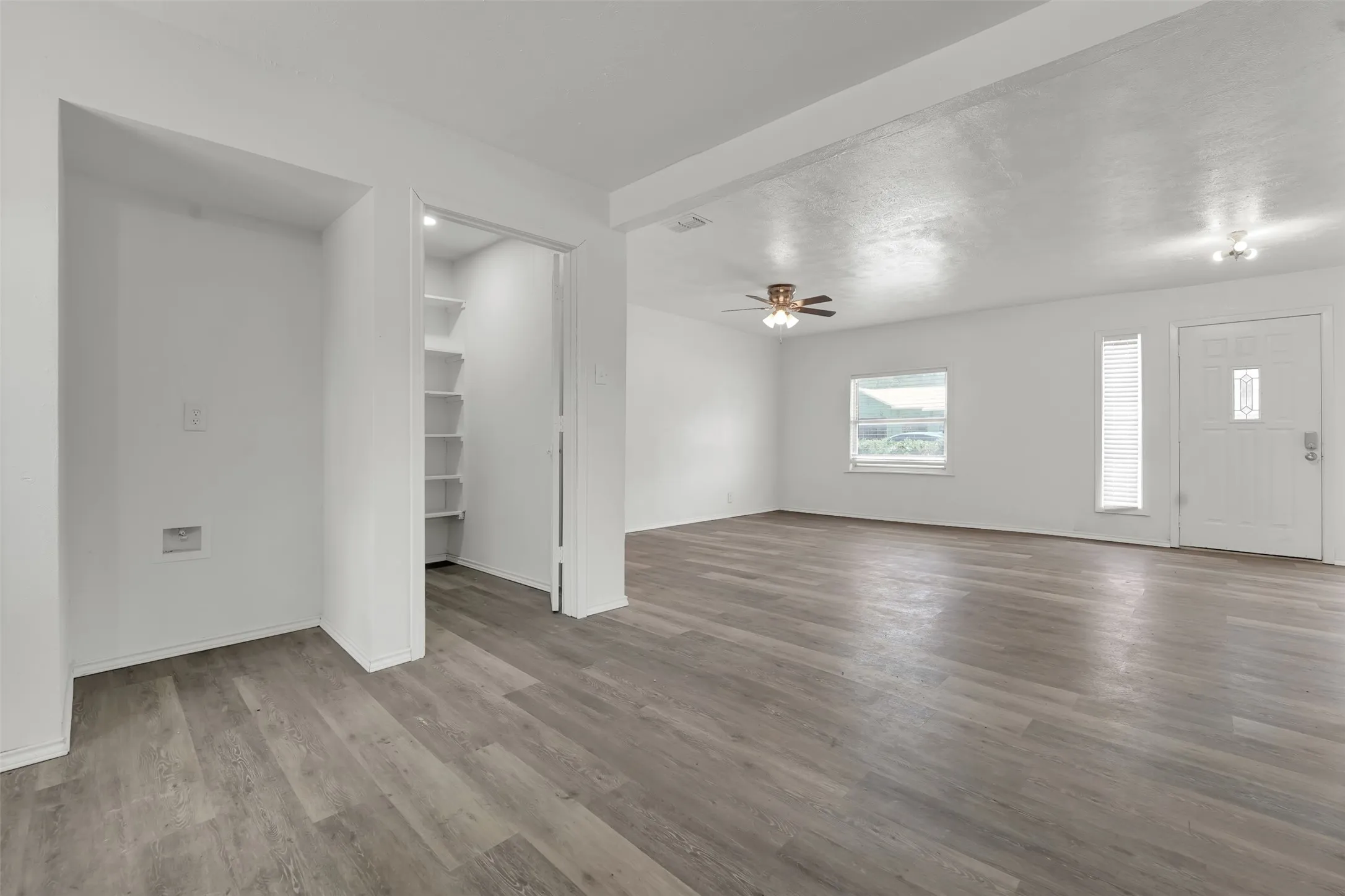 Single Family Residence For Rent in Dallas County , 2682 Wasina Drive, Farmers Branch, Texas 75234, 3 Bedroom, 2 Bathroom, 2 Garage spaces, 1,144 Sqft, built in 1955, mls#21350422, Real Estate Agent in Farmers Branch, Homes For Rent in Dallas county, Homes For Rent in Farmers Branch, Realtor in Farmers Branch Texas, Real Estate Brokerage Independent Realty Texas, Luminita Cordes Realtor
