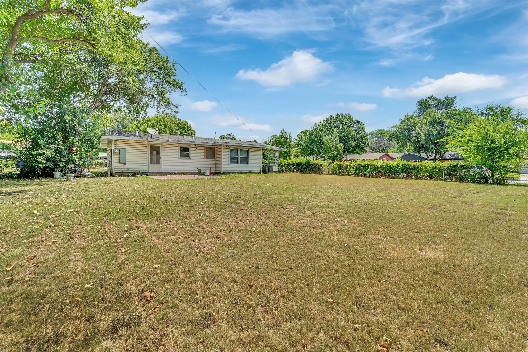 Single Family Residence For Rent in Dallas County , 2682 Wasina Drive, Farmers Branch, Texas 75234, 3 Bedroom, 2 Bathroom, 2 Garage spaces, 1,144 Sqft, built in 1955, mls#21350422, Real Estate Agent in Farmers Branch, Homes For Rent in Dallas county, Homes For Rent in Farmers Branch, Realtor in Farmers Branch Texas, Real Estate Brokerage Independent Realty Texas, Luminita Cordes Realtor