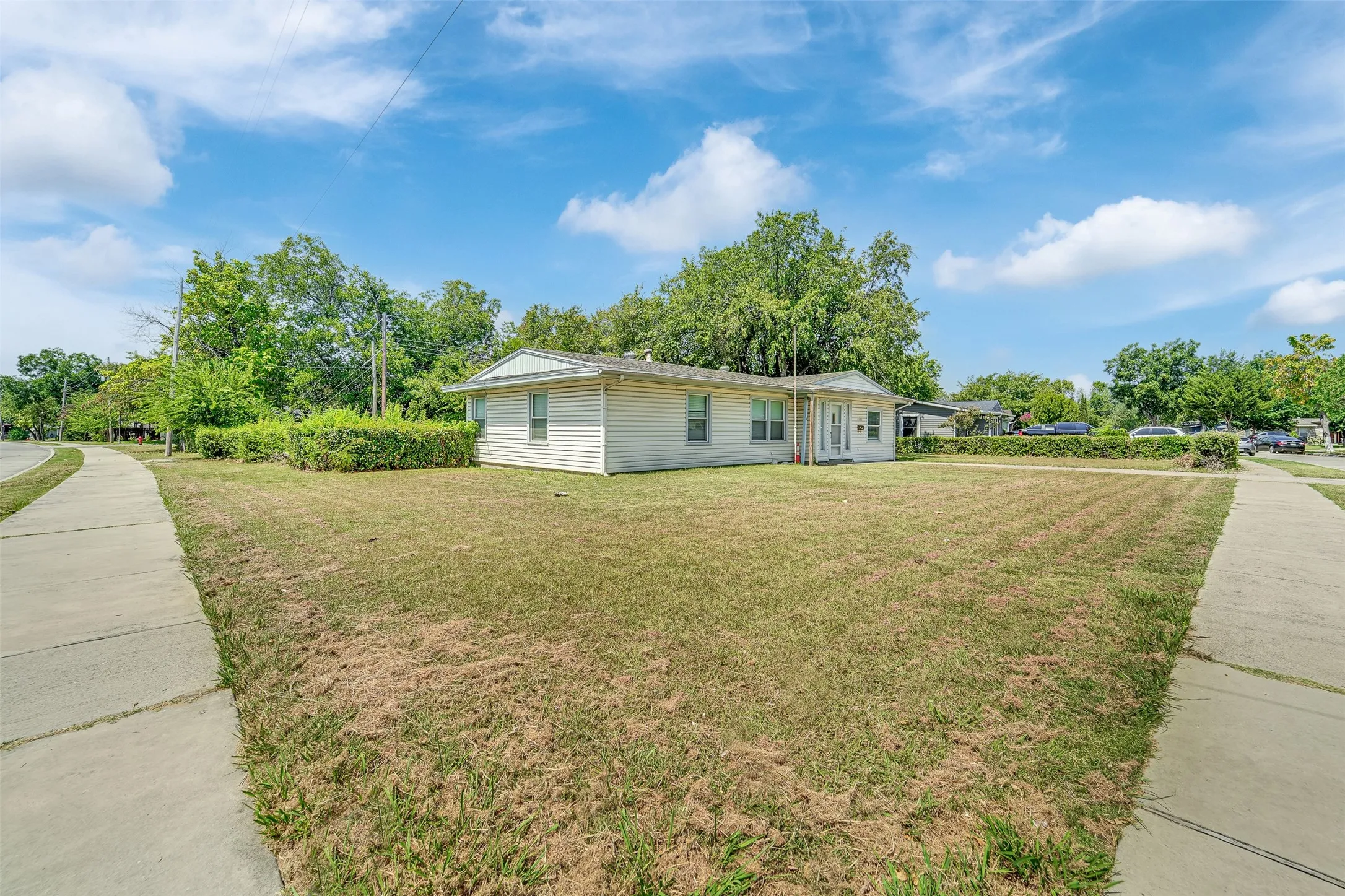 Single Family Residence For Rent in Dallas County , 2682 Wasina Drive, Farmers Branch, Texas 75234, 3 Bedroom, 2 Bathroom, 2 Garage spaces, 1,144 Sqft, built in 1955, mls#21350422, Real Estate Agent in Farmers Branch, Homes For Rent in Dallas county, Homes For Rent in Farmers Branch, Realtor in Farmers Branch Texas, Real Estate Brokerage Independent Realty Texas, Luminita Cordes Realtor