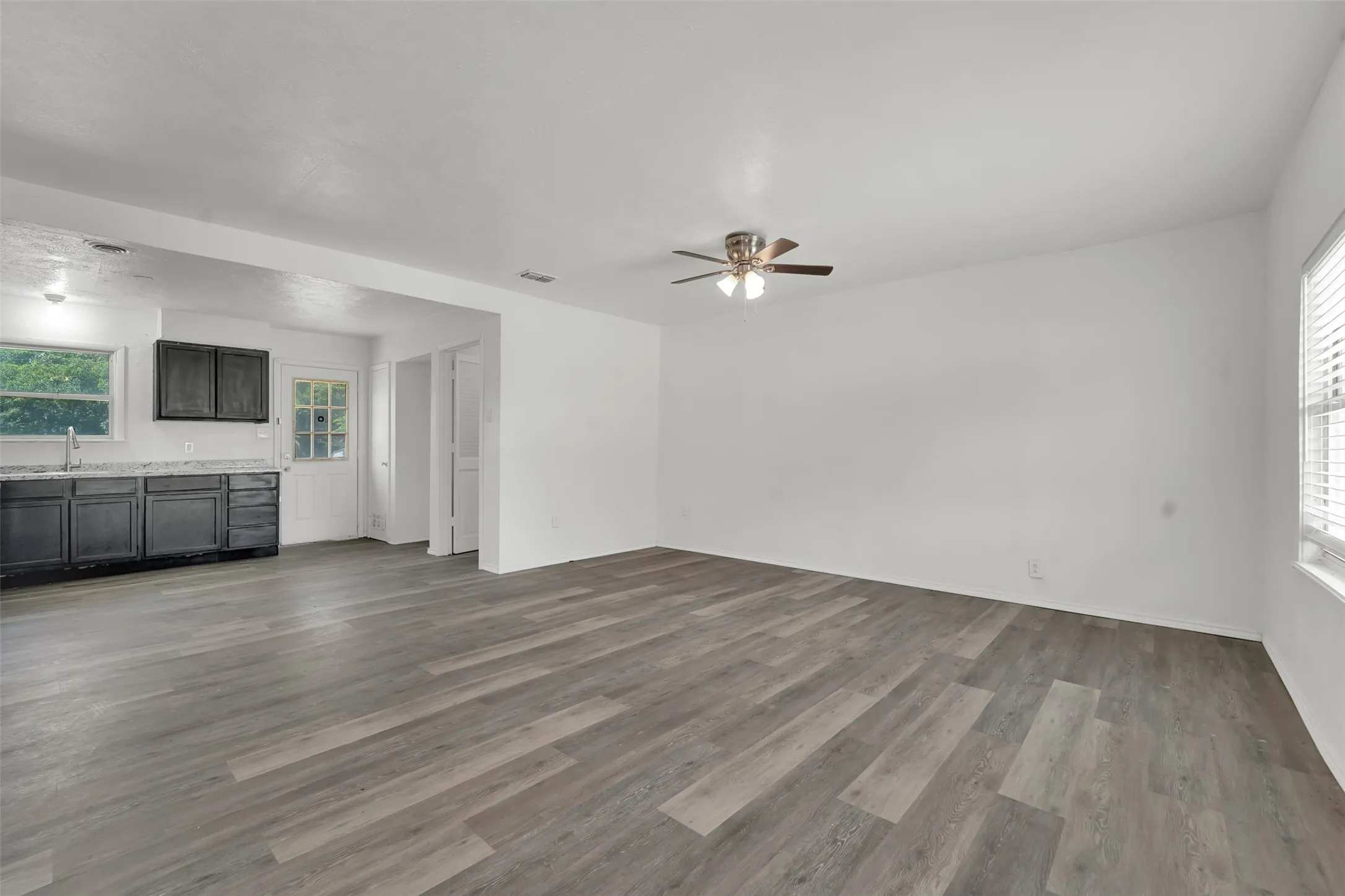 Single Family Residence For Rent in Dallas County , 2682 Wasina Drive, Farmers Branch, Texas 75234, 3 Bedroom, 2 Bathroom, 2 Garage spaces, 1,144 Sqft, built in 1955, mls#21350422, Real Estate Agent in Farmers Branch, Homes For Rent in Dallas county, Homes For Rent in Farmers Branch, Realtor in Farmers Branch Texas, Real Estate Brokerage Independent Realty Texas, Luminita Cordes Realtor