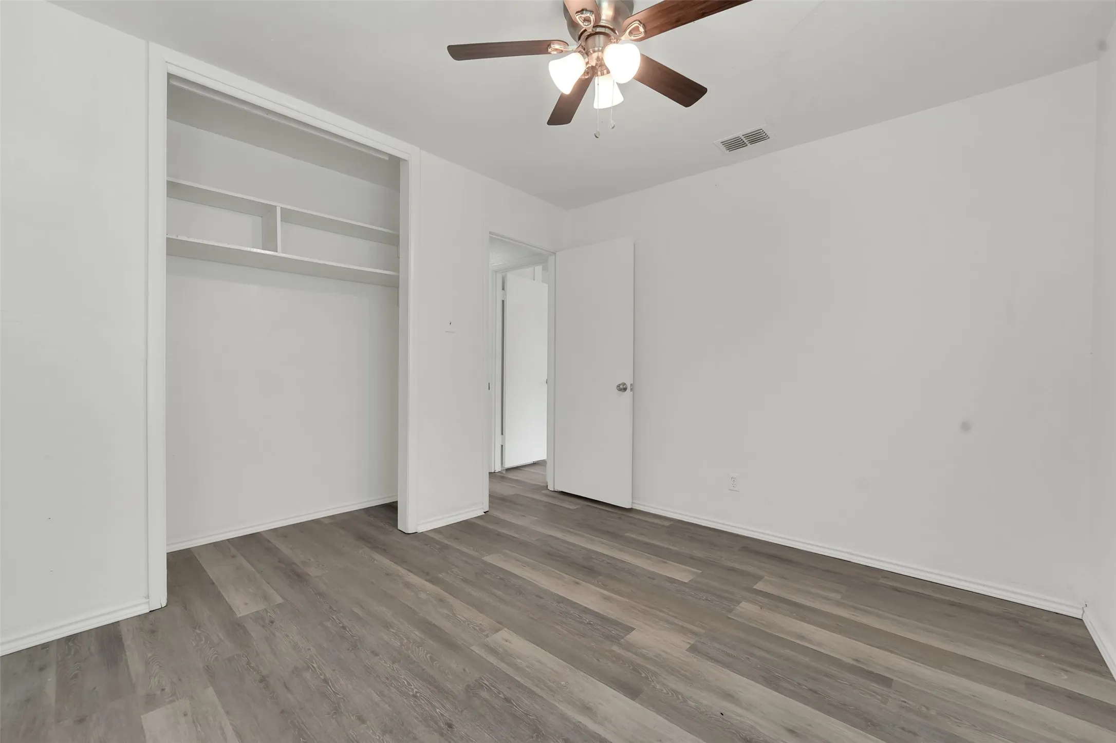 Single Family Residence For Rent in Dallas County , 2682 Wasina Drive, Farmers Branch, Texas 75234, 3 Bedroom, 2 Bathroom, 2 Garage spaces, 1,144 Sqft, built in 1955, mls#21350422, Real Estate Agent in Farmers Branch, Homes For Rent in Dallas county, Homes For Rent in Farmers Branch, Realtor in Farmers Branch Texas, Real Estate Brokerage Independent Realty Texas, Luminita Cordes Realtor