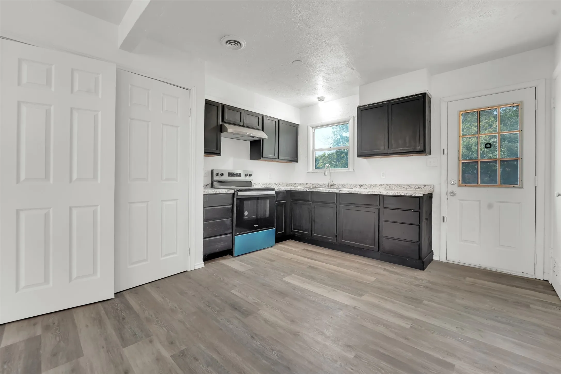 Single Family Residence For Rent in Dallas County , 2682 Wasina Drive, Farmers Branch, Texas 75234, 3 Bedroom, 2 Bathroom, 2 Garage spaces, 1,144 Sqft, built in 1955, mls#21350422, Real Estate Agent in Farmers Branch, Homes For Rent in Dallas county, Homes For Rent in Farmers Branch, Realtor in Farmers Branch Texas, Real Estate Brokerage Independent Realty Texas, Luminita Cordes Realtor