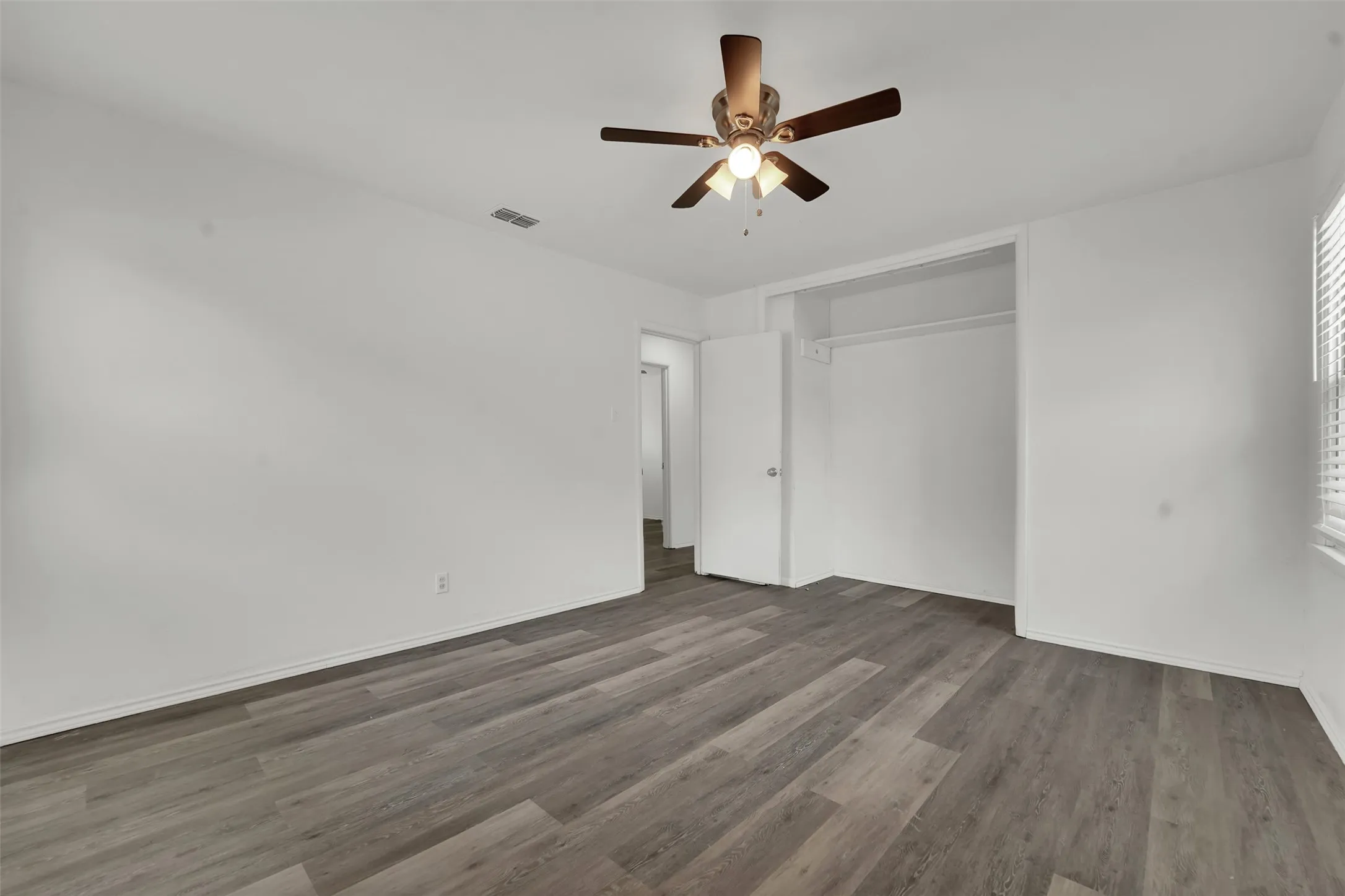 Single Family Residence For Rent in Dallas County , 2682 Wasina Drive, Farmers Branch, Texas 75234, 3 Bedroom, 2 Bathroom, 2 Garage spaces, 1,144 Sqft, built in 1955, mls#21350422, Real Estate Agent in Farmers Branch, Homes For Rent in Dallas county, Homes For Rent in Farmers Branch, Realtor in Farmers Branch Texas, Real Estate Brokerage Independent Realty Texas, Luminita Cordes Realtor