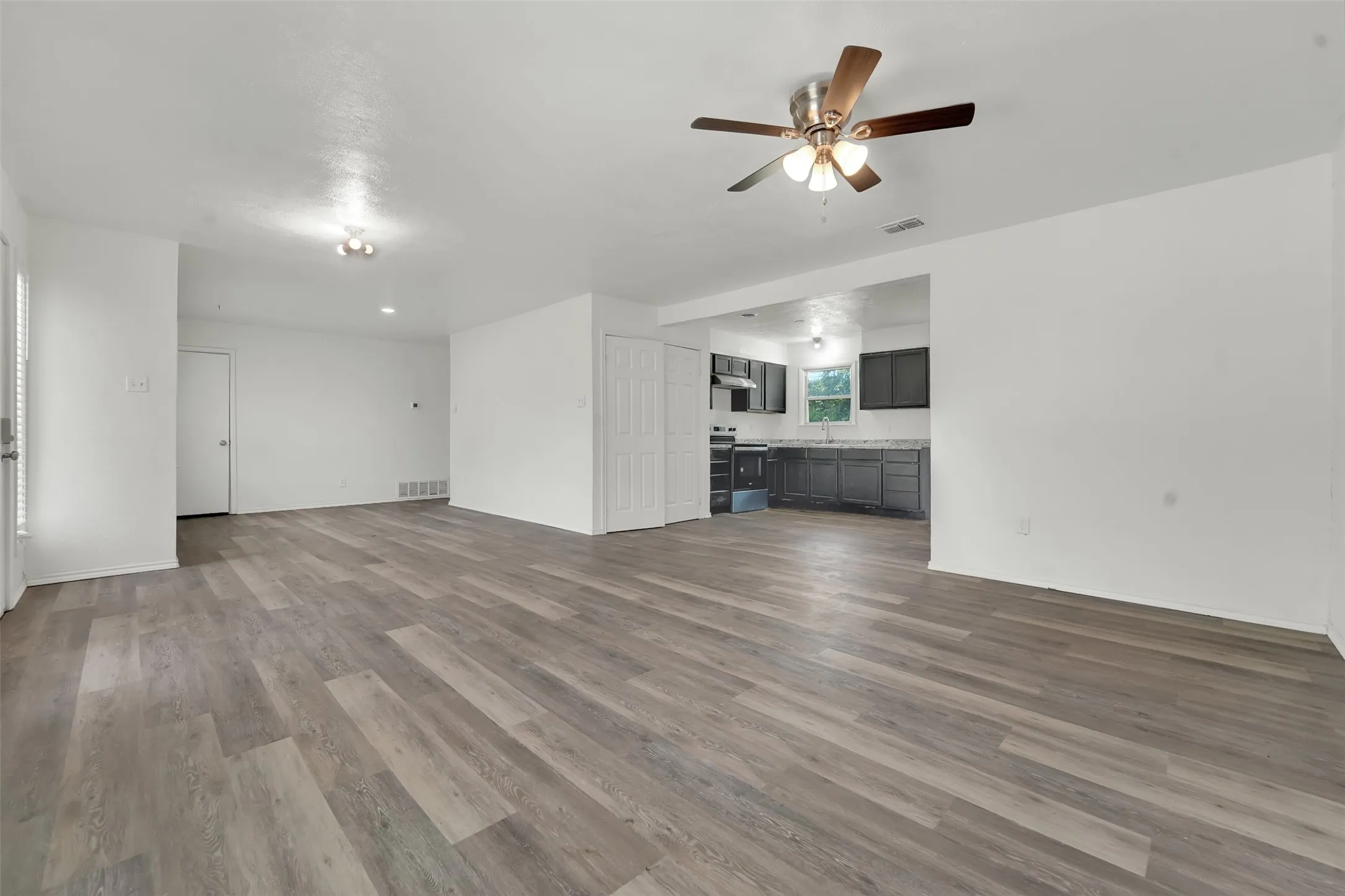 Single Family Residence For Rent in Dallas County , 2682 Wasina Drive, Farmers Branch, Texas 75234, 3 Bedroom, 2 Bathroom, 2 Garage spaces, 1,144 Sqft, built in 1955, mls#21350422, Real Estate Agent in Farmers Branch, Homes For Rent in Dallas county, Homes For Rent in Farmers Branch, Realtor in Farmers Branch Texas, Real Estate Brokerage Independent Realty Texas, Luminita Cordes Realtor